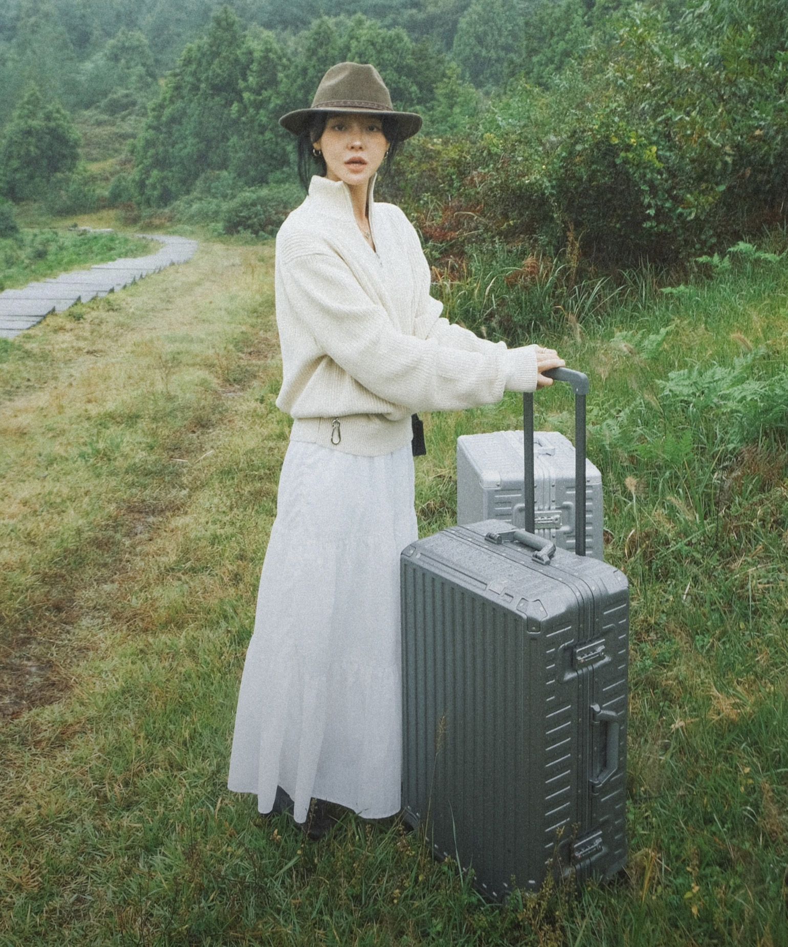 여행을 이끄는 캐리어