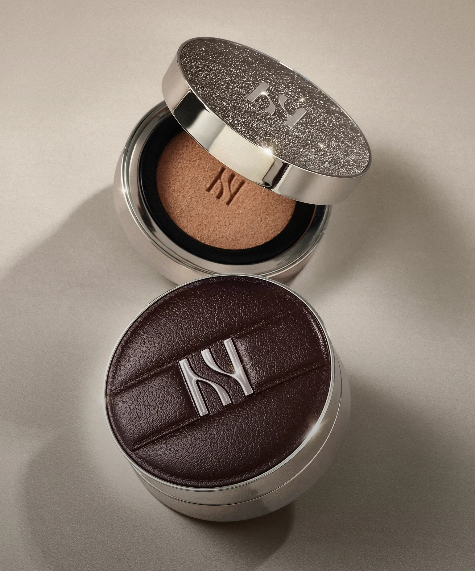 얼굴에 찾아온
홀리데이 무드