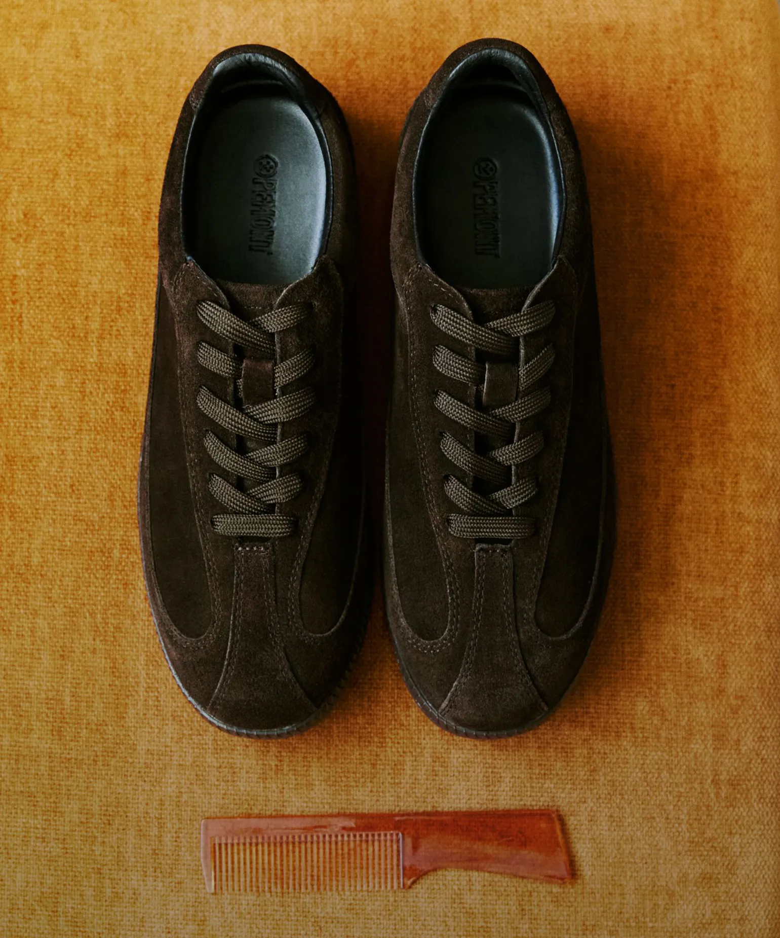 다크 브라운이
끌리는 계절