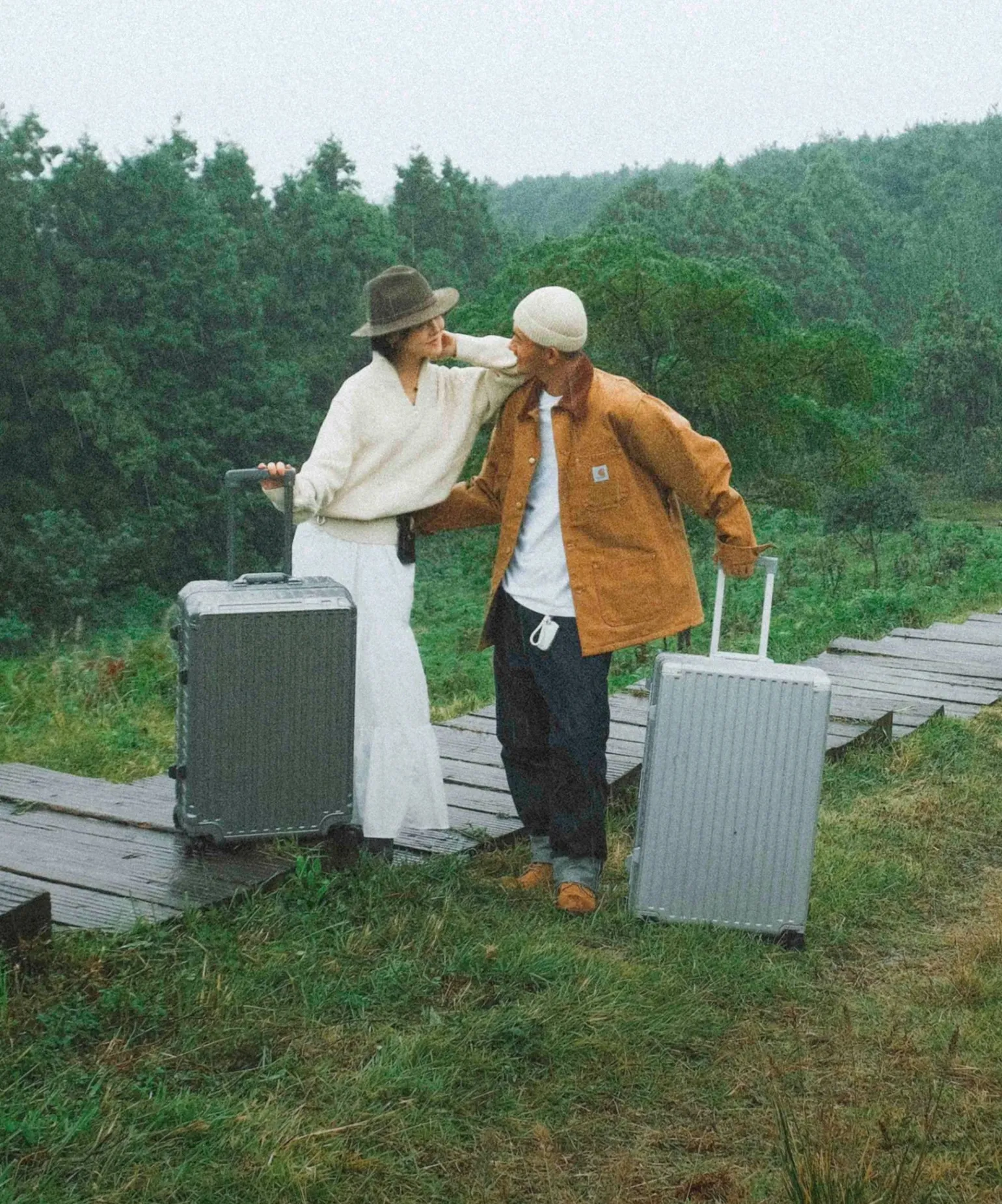 여행을 부르는 캐리어