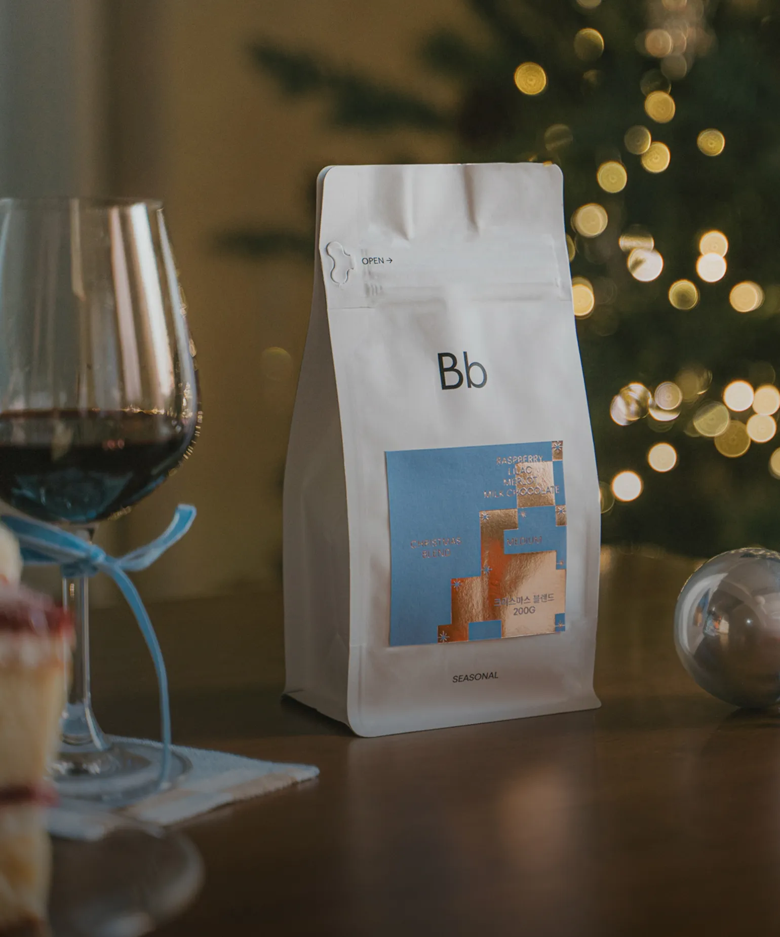 커피로 느끼는
홀리데이 무드