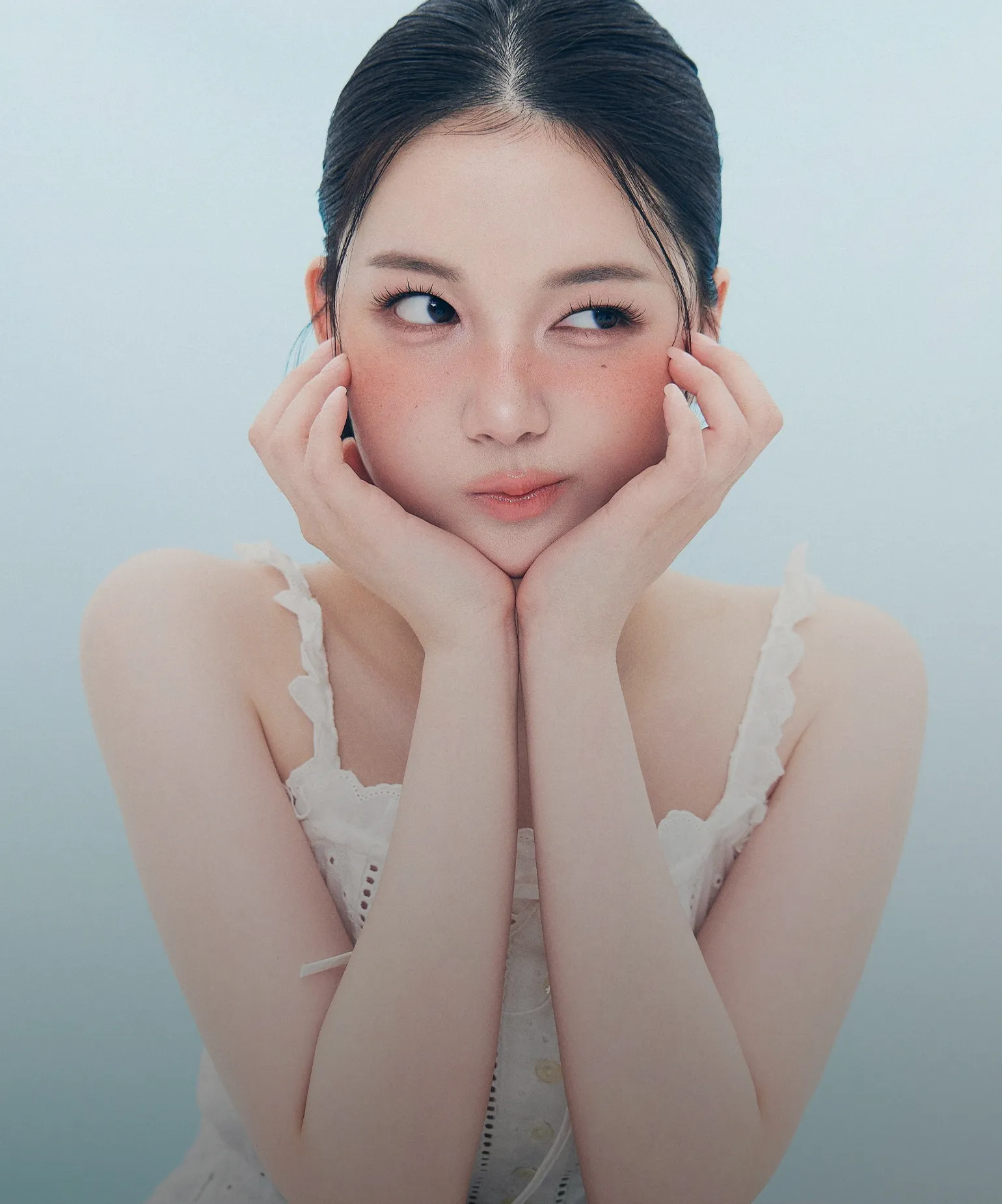 눈매로 완성하는
파티 무드