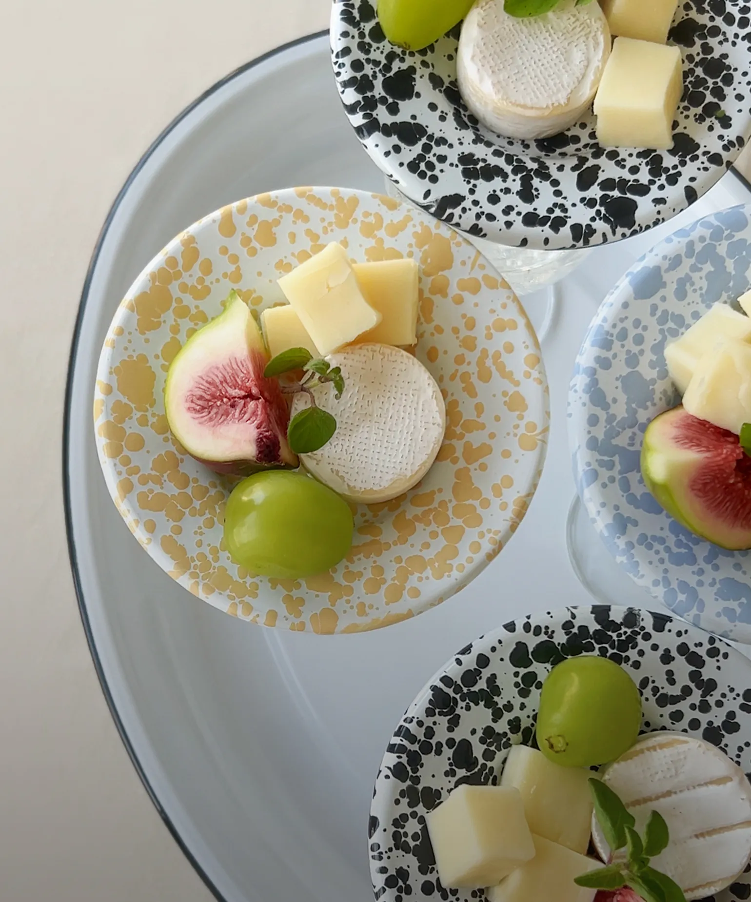 식탁을 밝히는 컬러