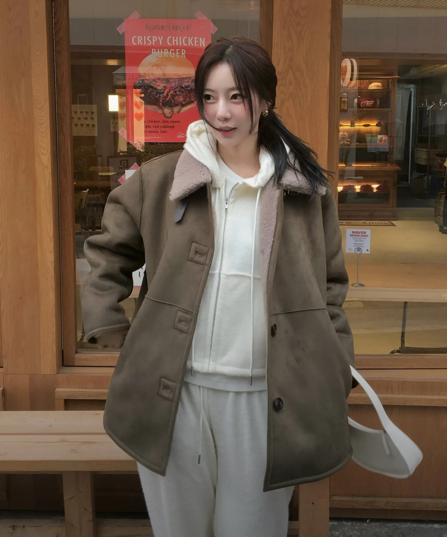 고민 없이 고른
고민영의 무스탕