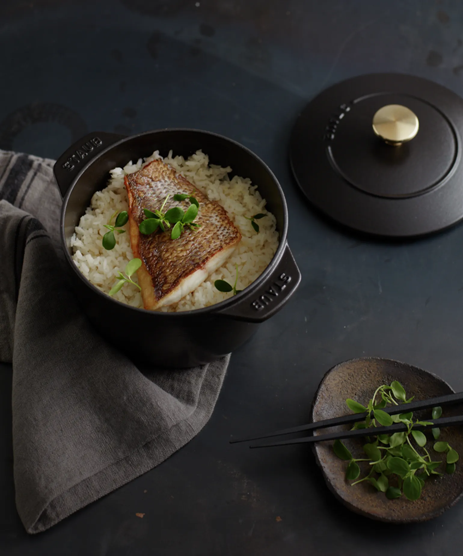 겨울을 끓이는
주물냄비