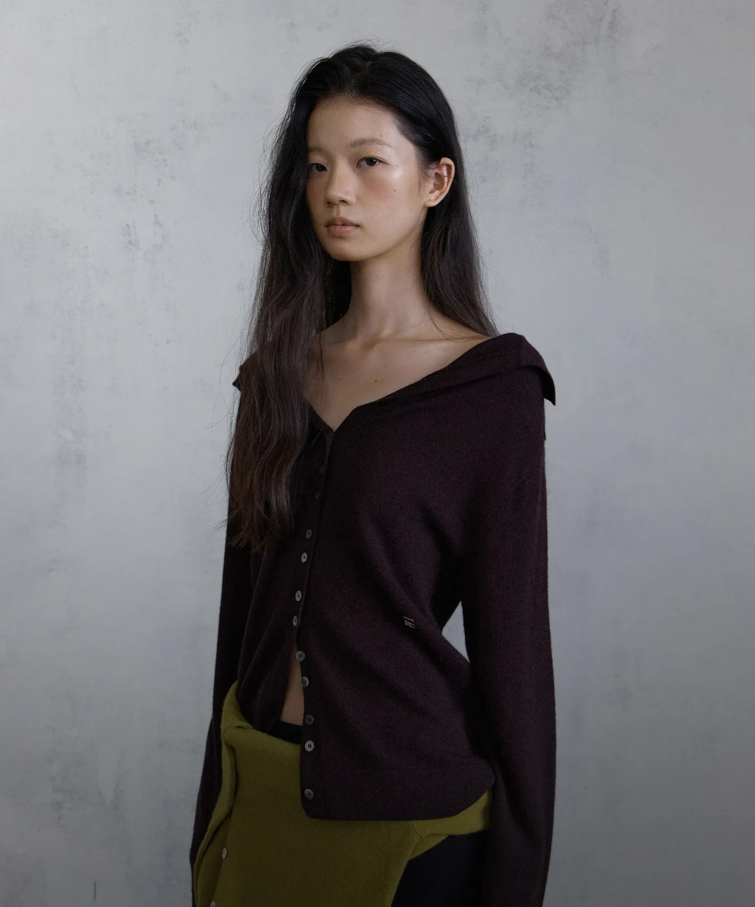 유려하게 흐르는 실루엣