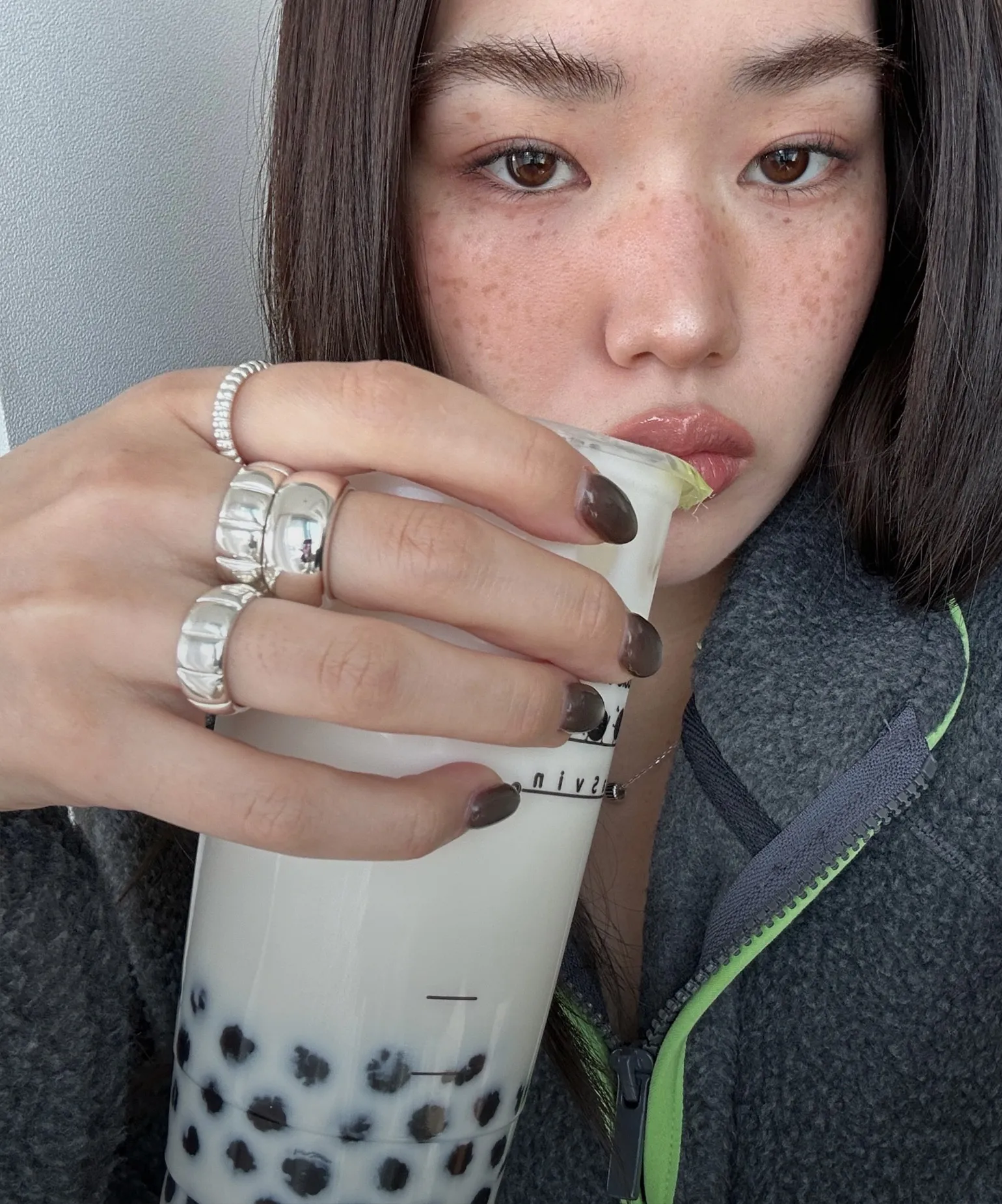 조요정이 반한
차분한 반짝임