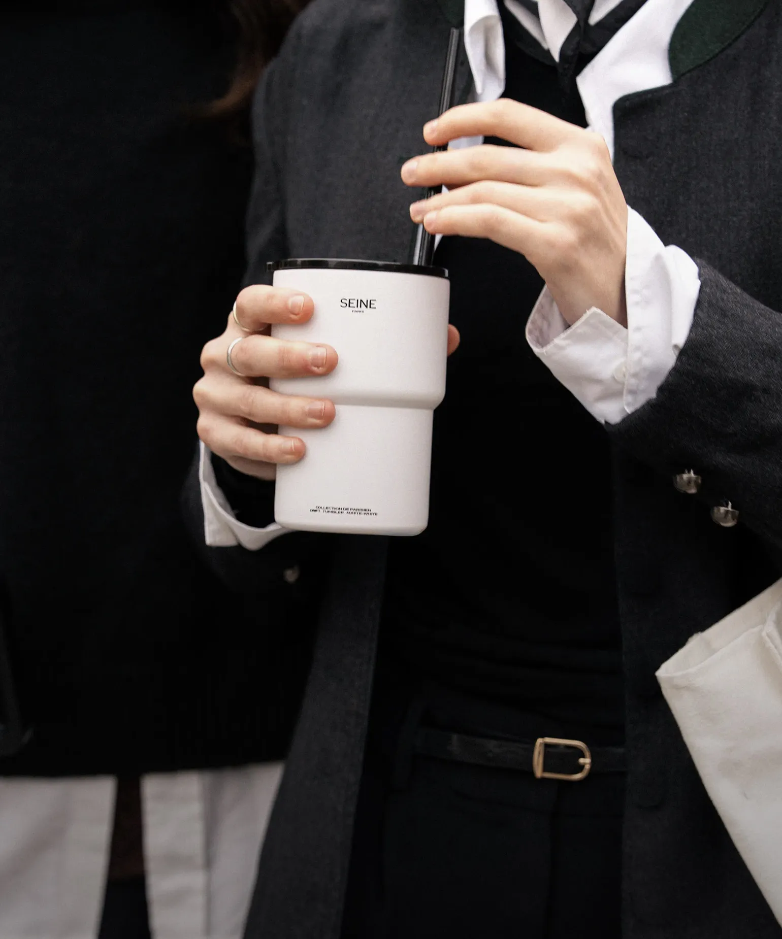 손안의 파리 감성