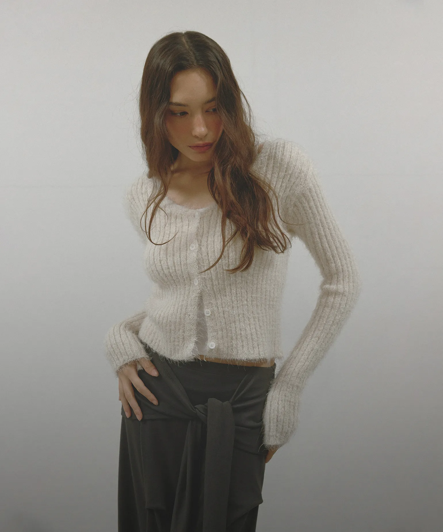 라인을 살리는
크롭 카디건