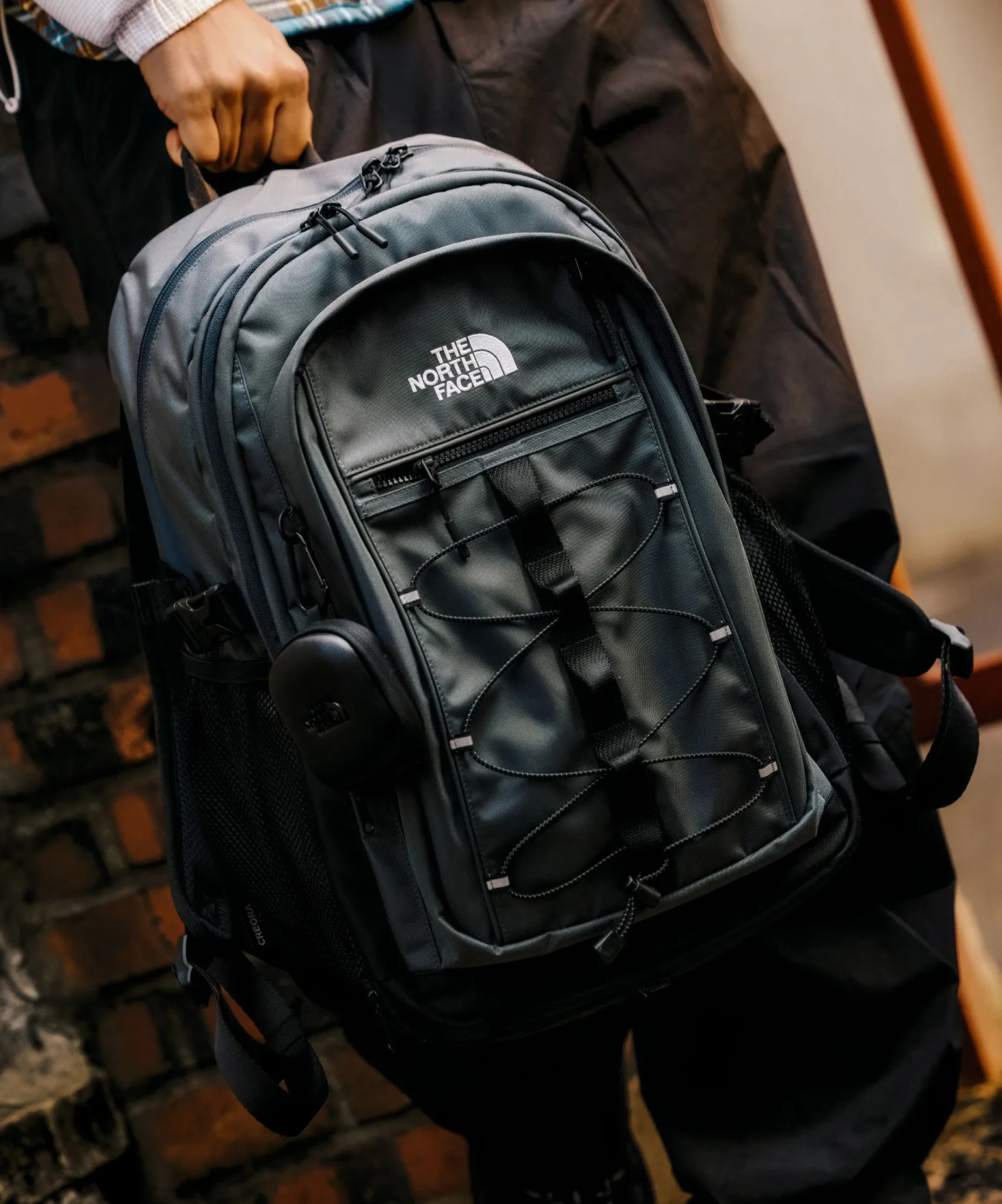 등 뒤를 맡길 백팩