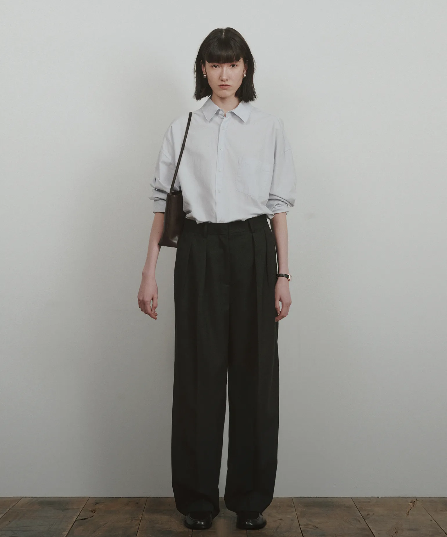 어깨에 머무는
미니멀 무드