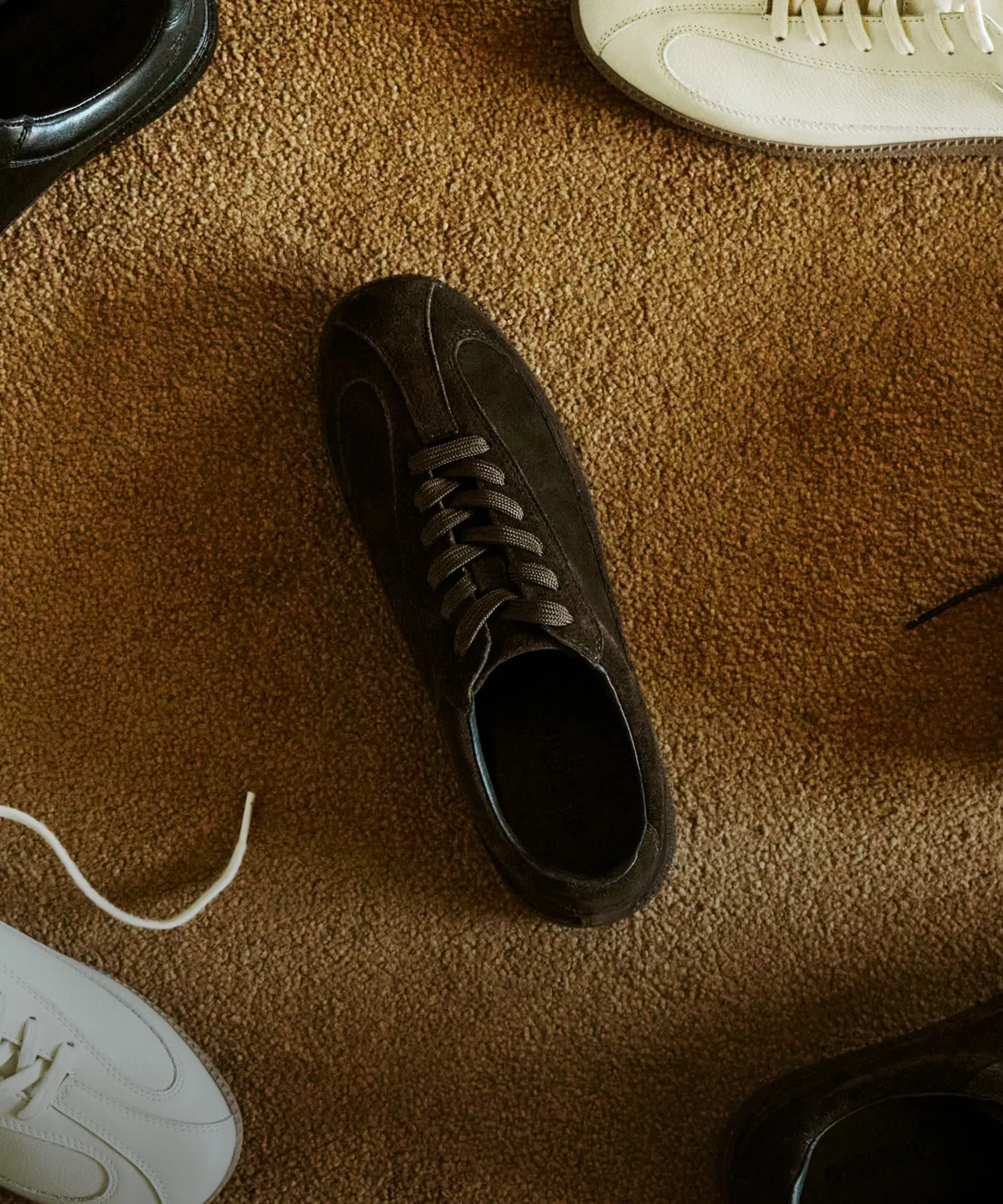 봄으로 내딛는 스니커즈