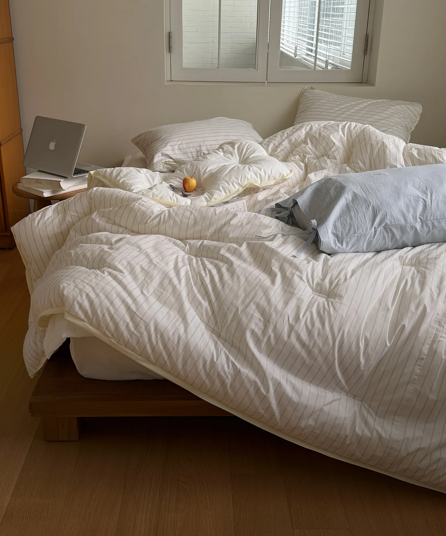 봄을 들인 침실