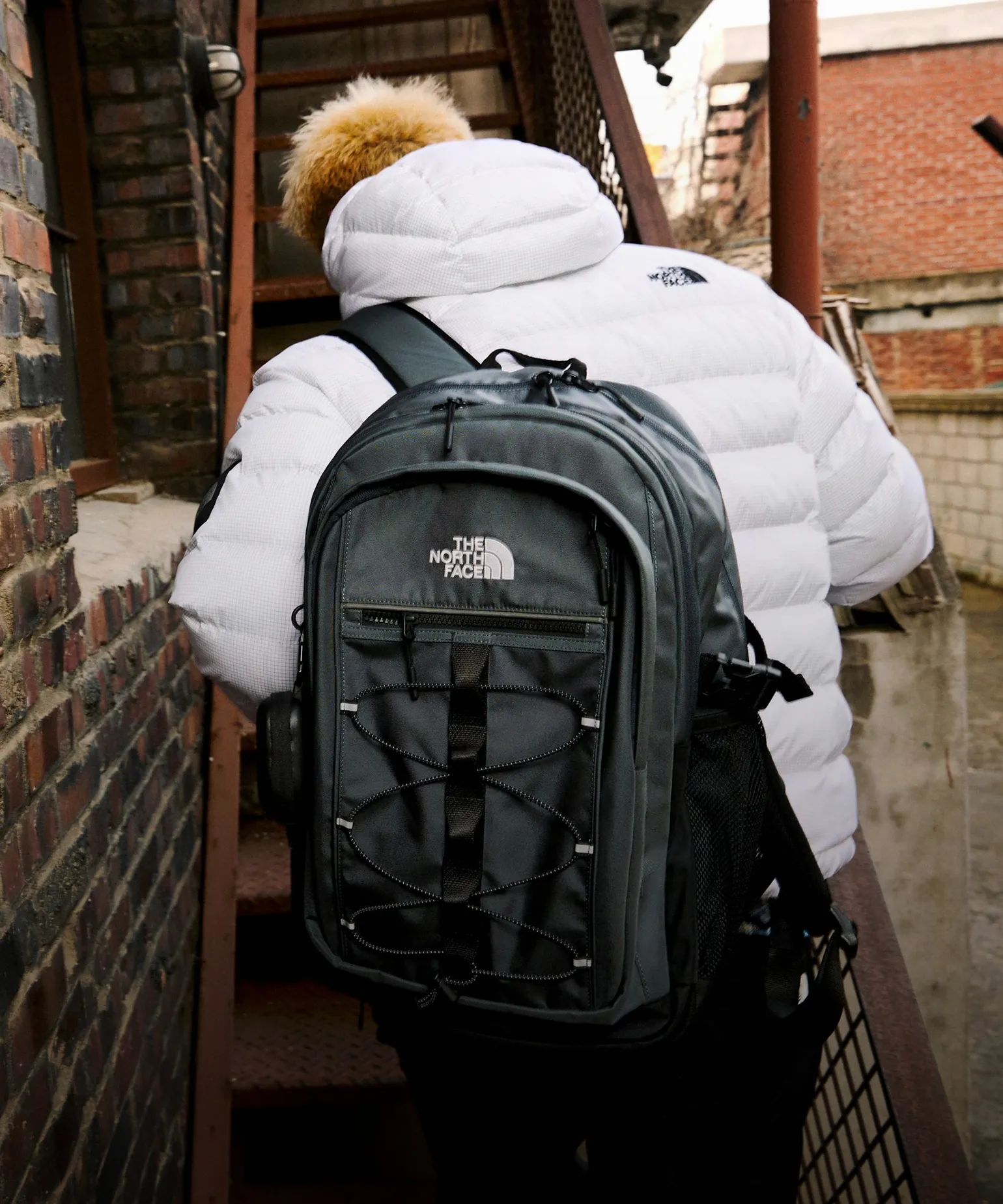 수납까지 완벽한 백팩