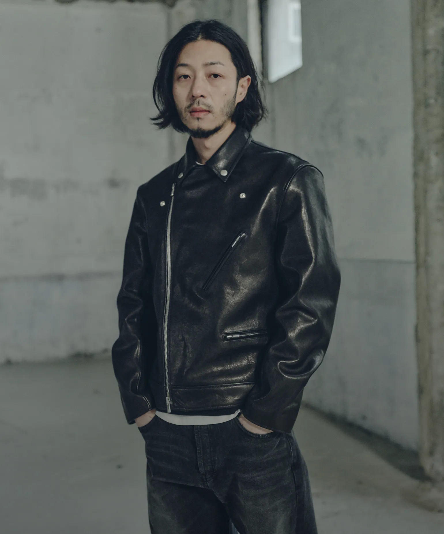 군더더기 없는 실루엣