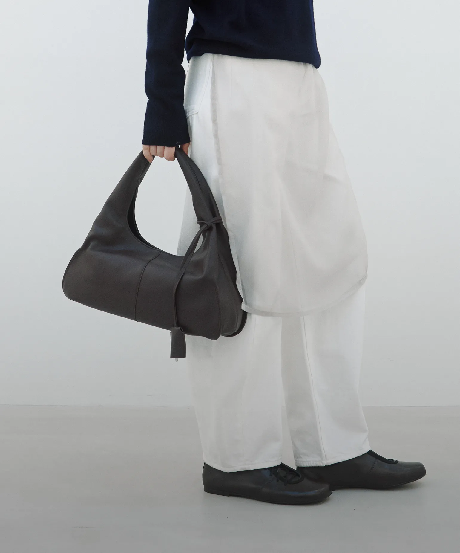 차분한 도시의 가방