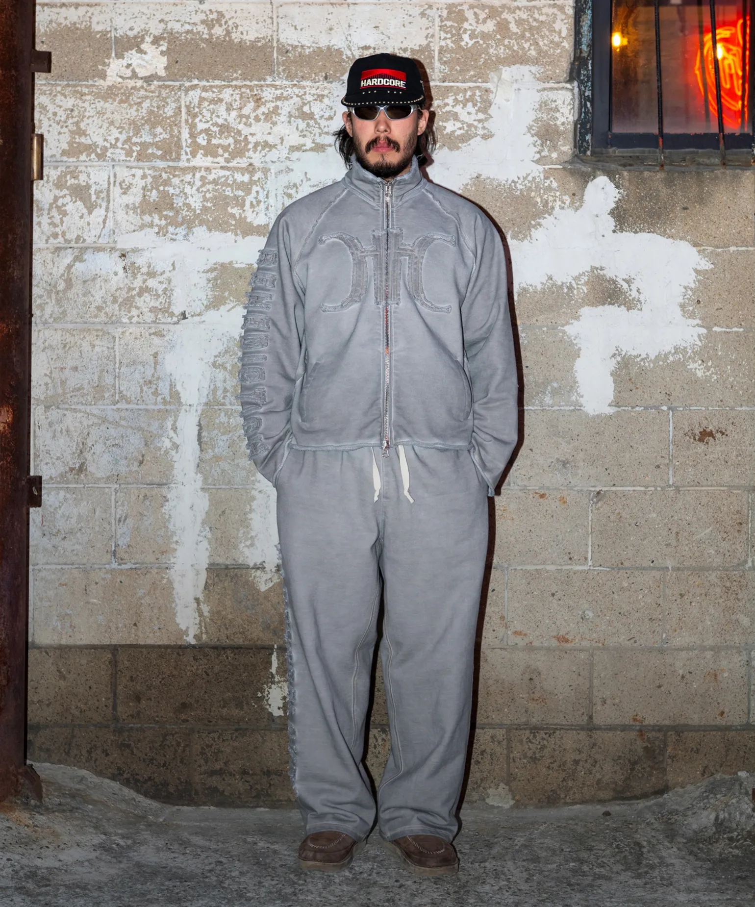 거리에서 완성한 스타일