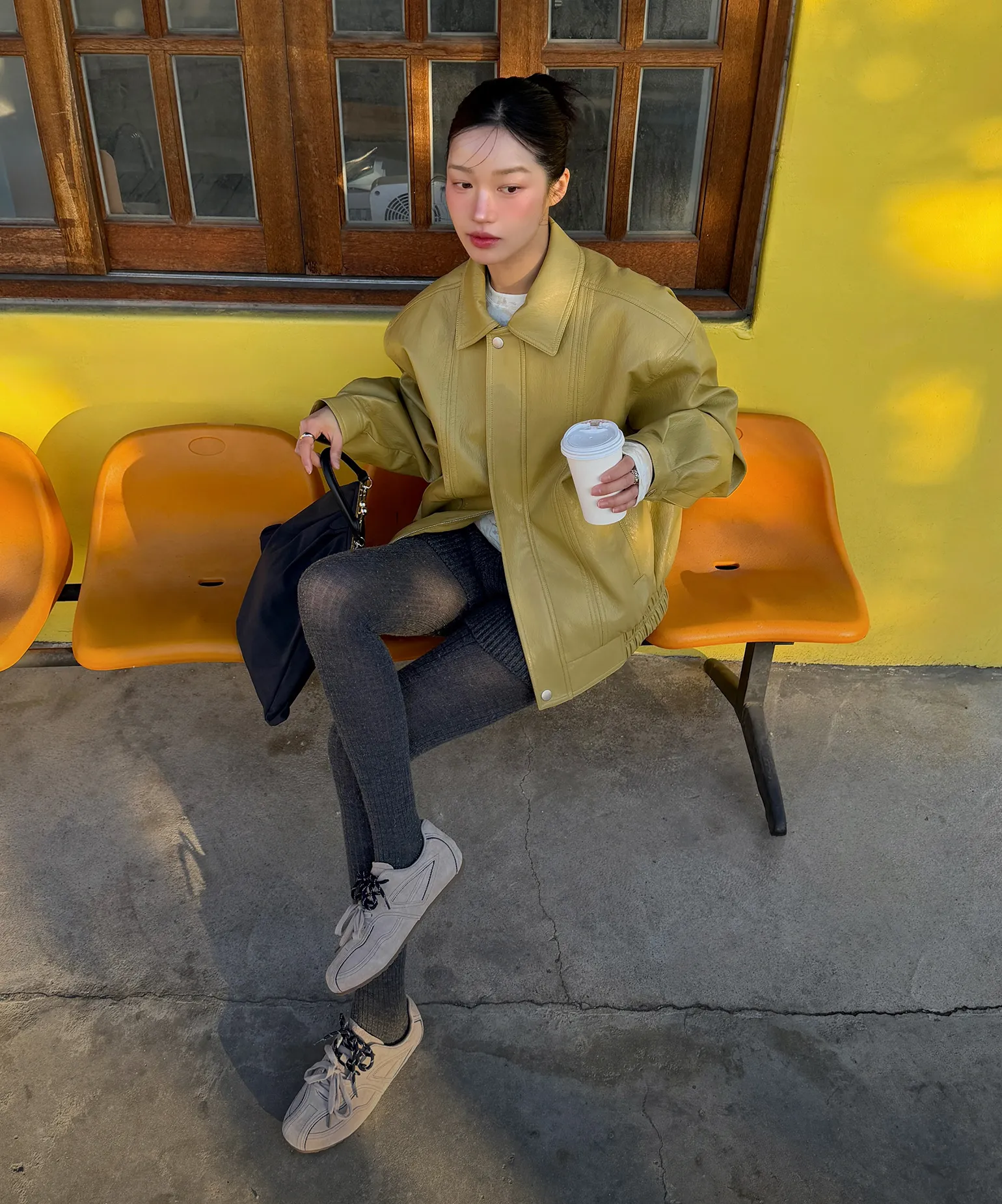 시선이 모이는
뉴뉴의 발끝