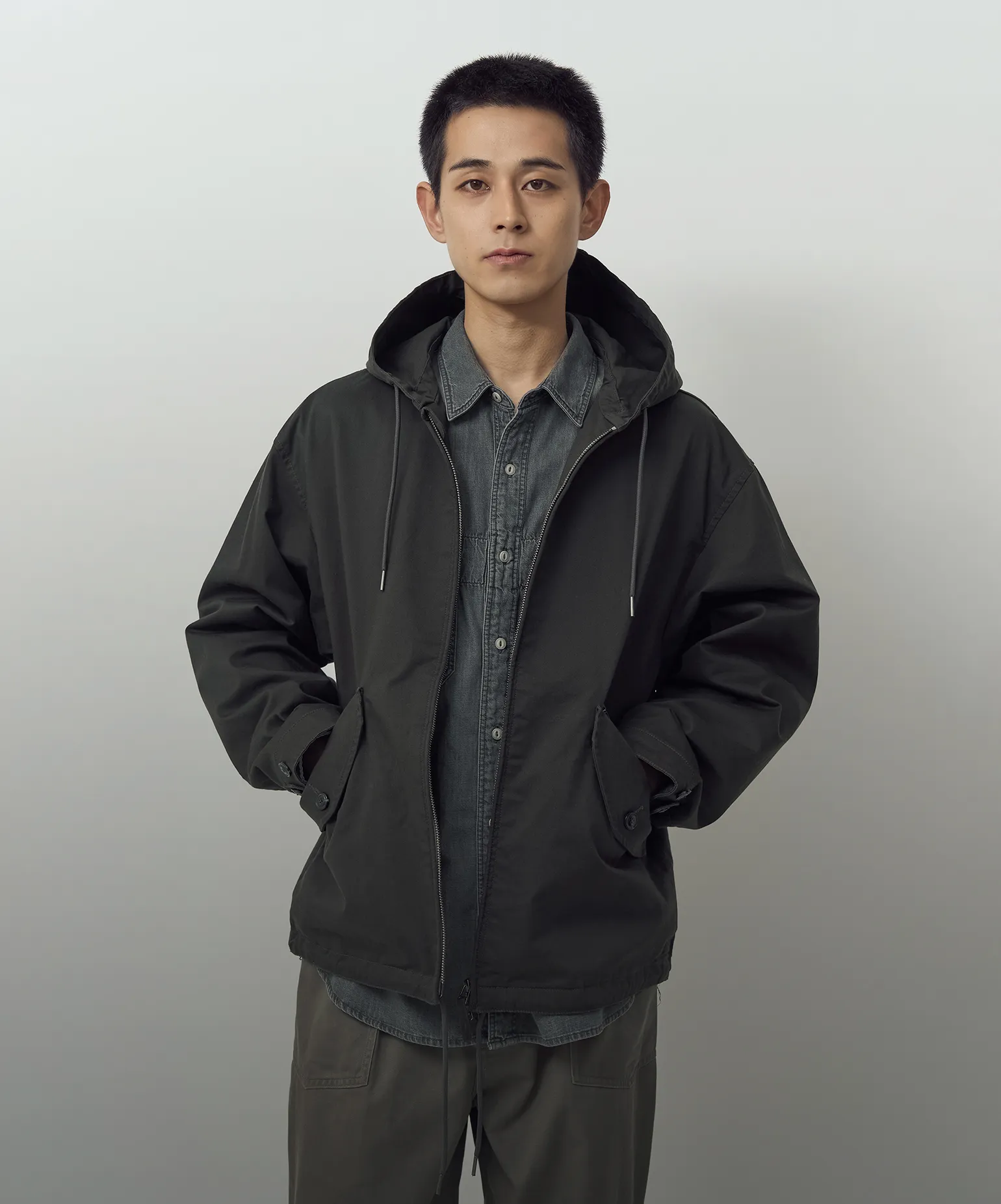 부담 없이
걸치는 후디