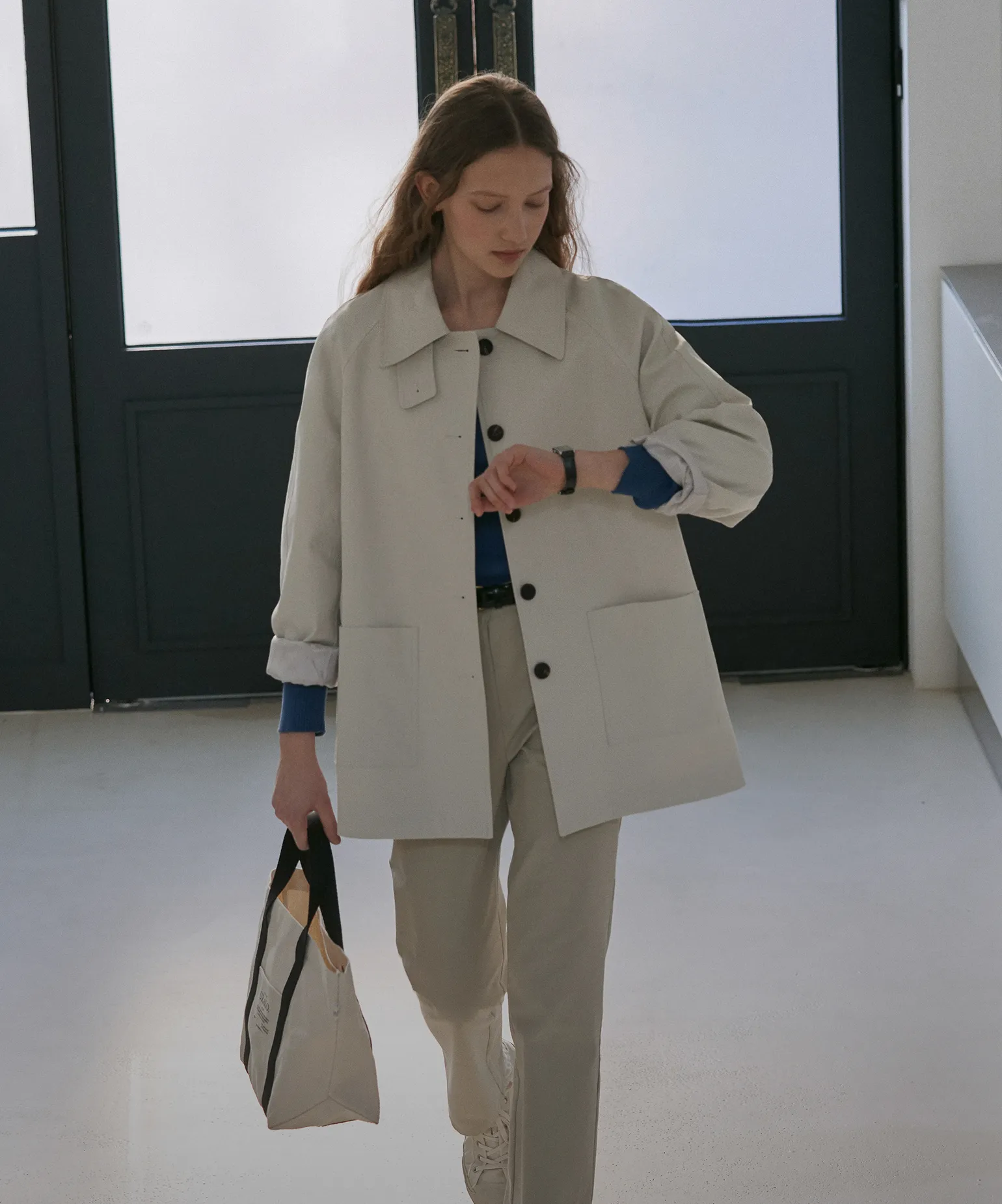 가볍게 걸치는 트렌치