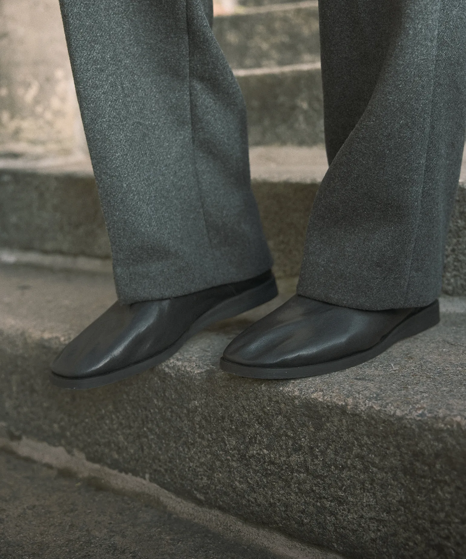 묵직한 블랙의 발걸음