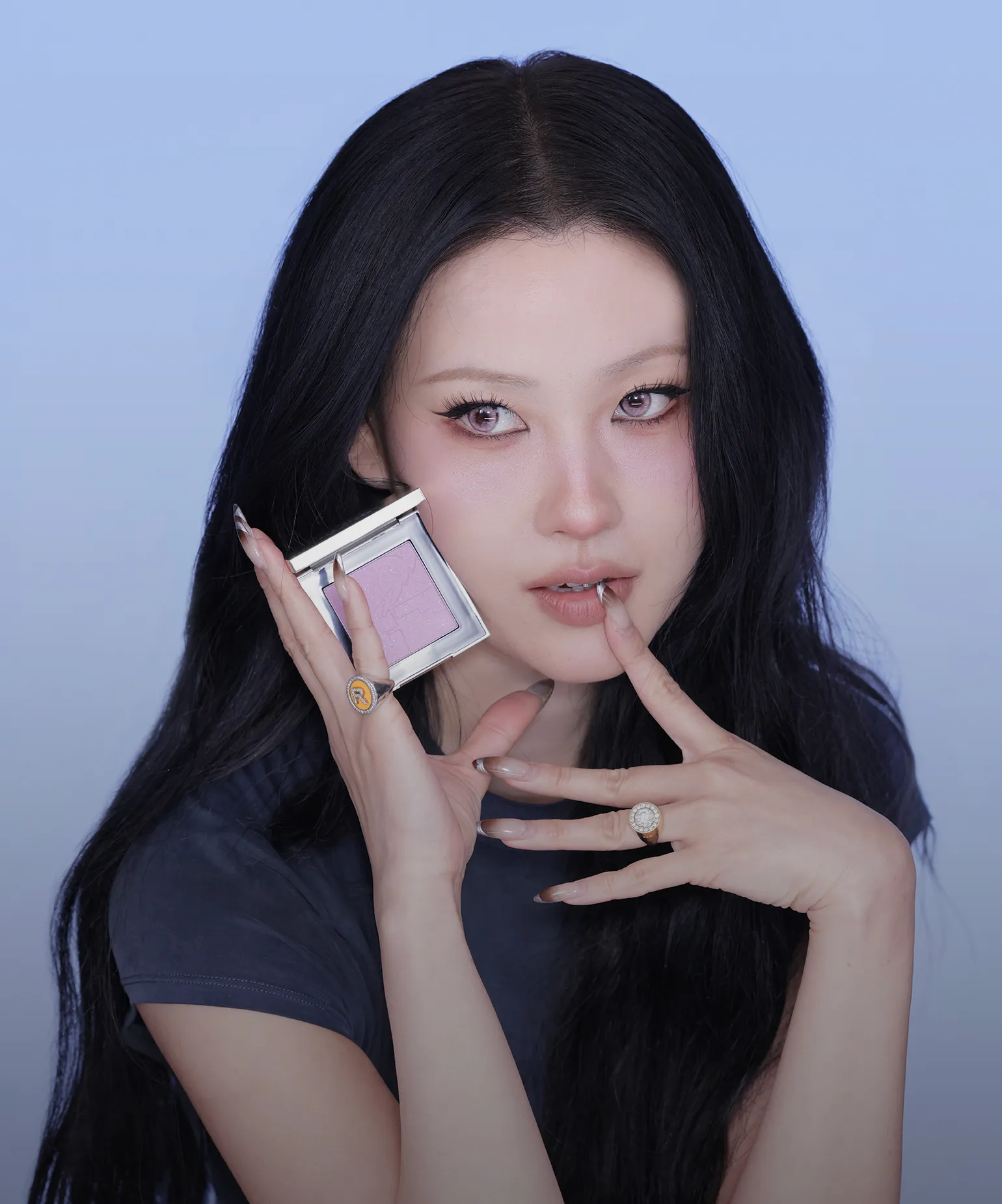 볼 위에 터지는 반짝임