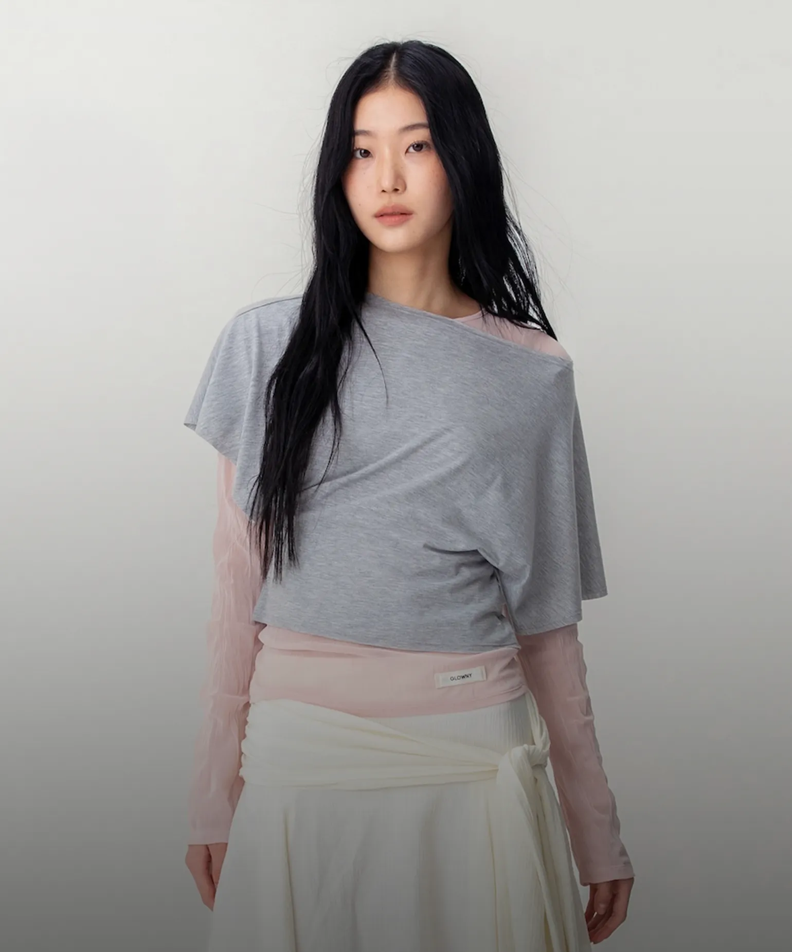 유연하게 이어지는 실루엣