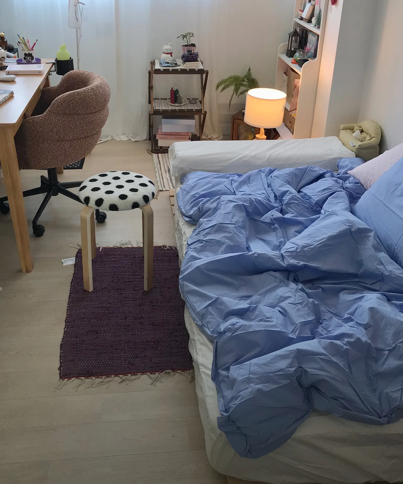 차분하게 채운 공간