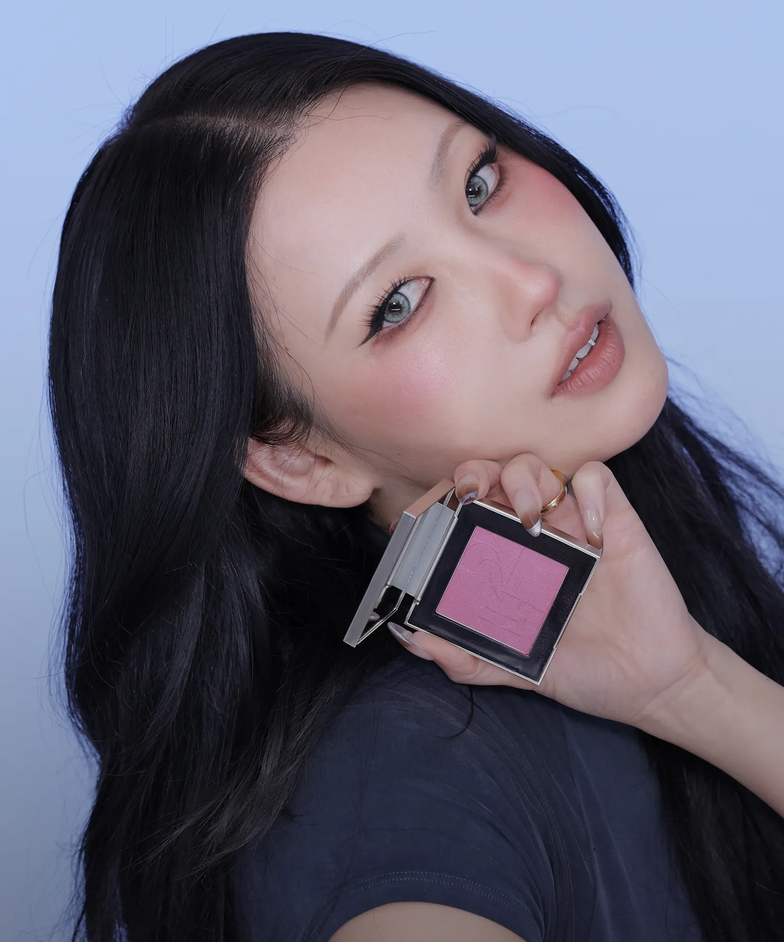 볼 위에 터지는 반짝임