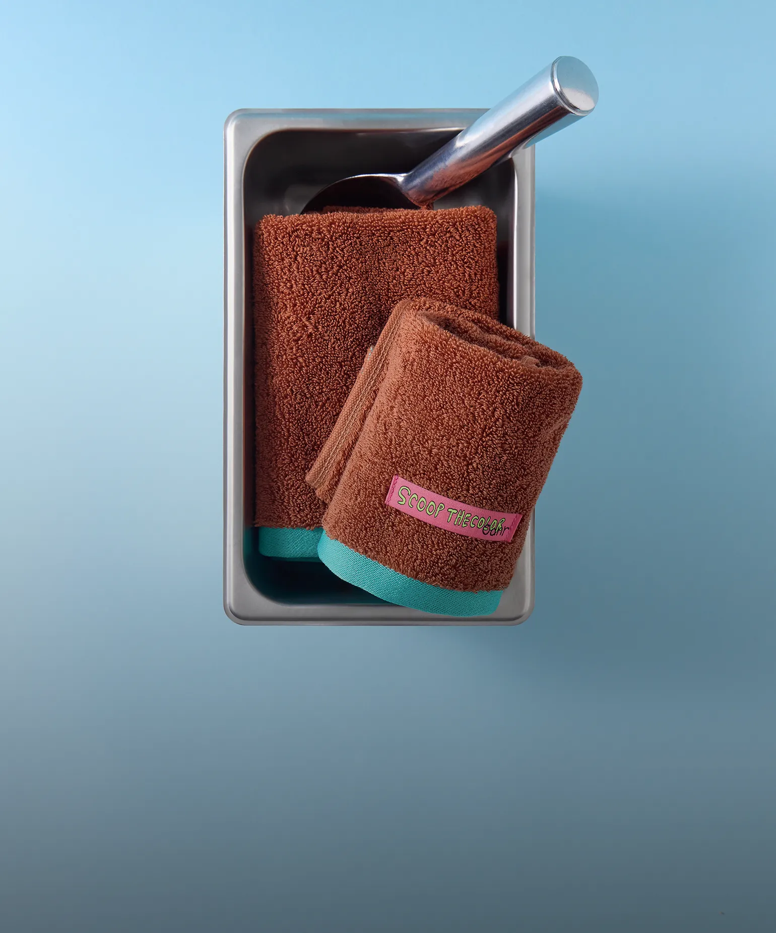 부드러운 타월에
컬러 한 스쿱