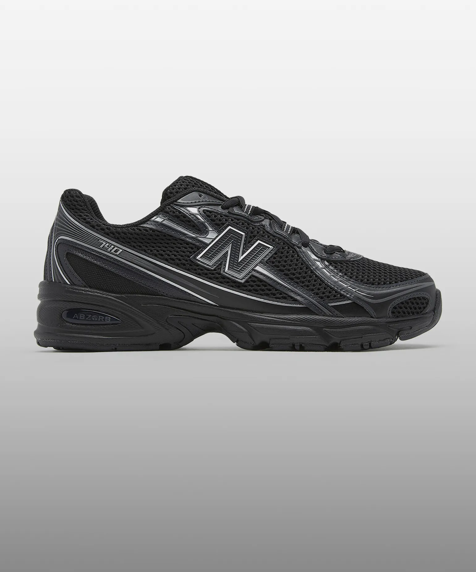 블랙으로 완성하는 포인트