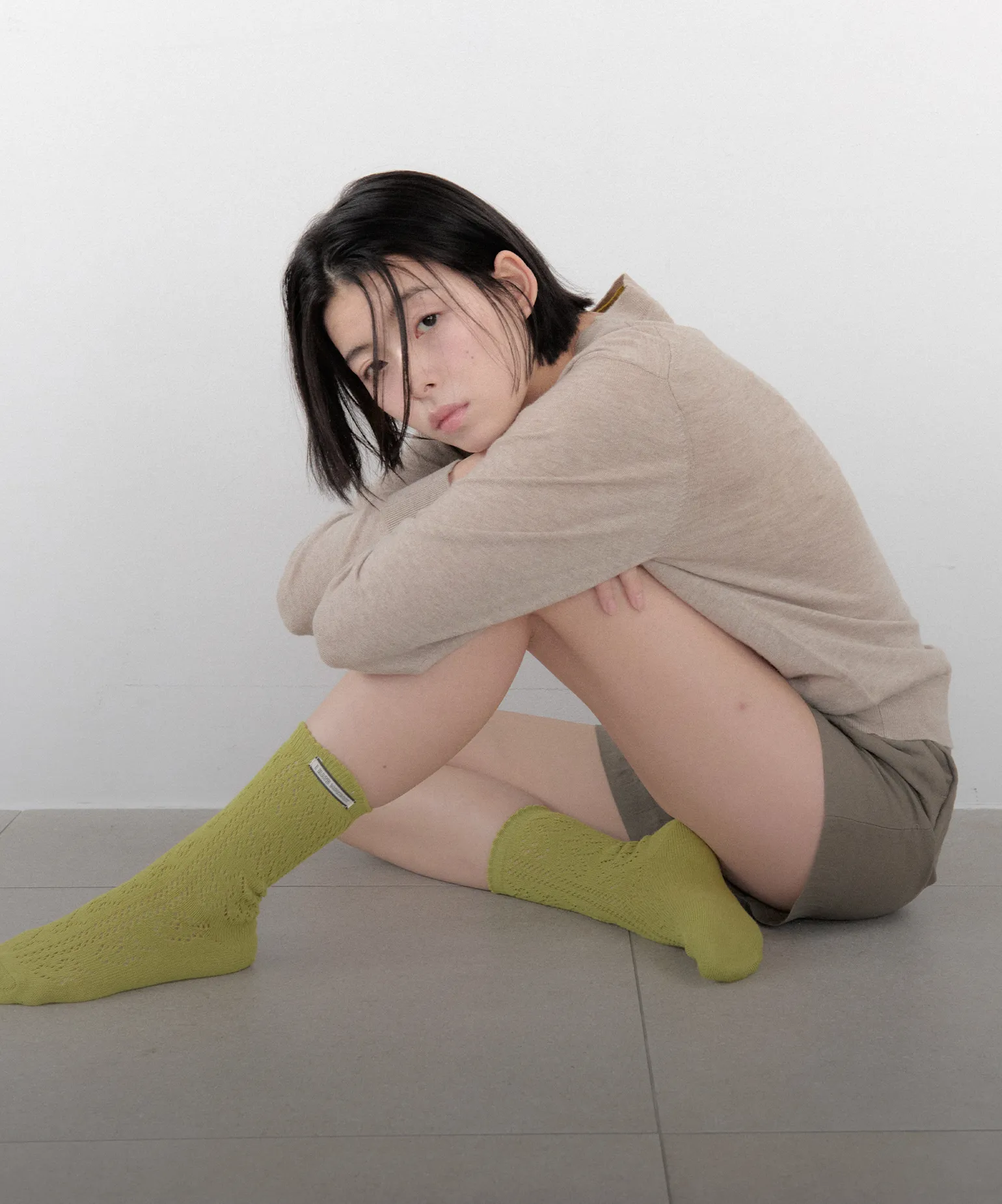 발끝을 감싸는
봄의 색감