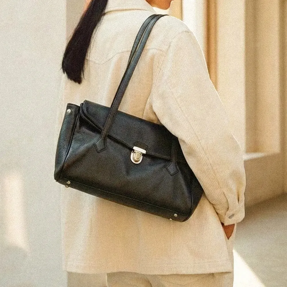 레브백, 사랑은 계속