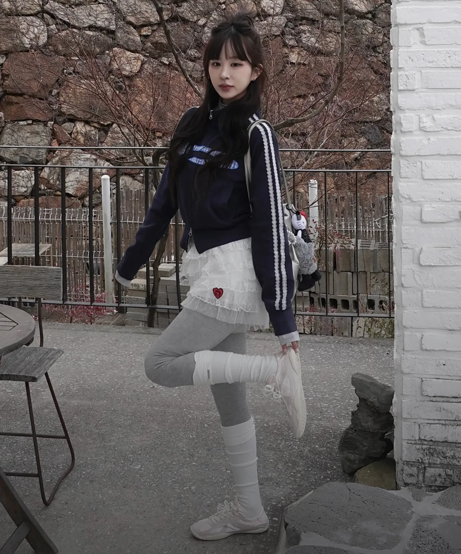 봄을 거니는 스니커즈