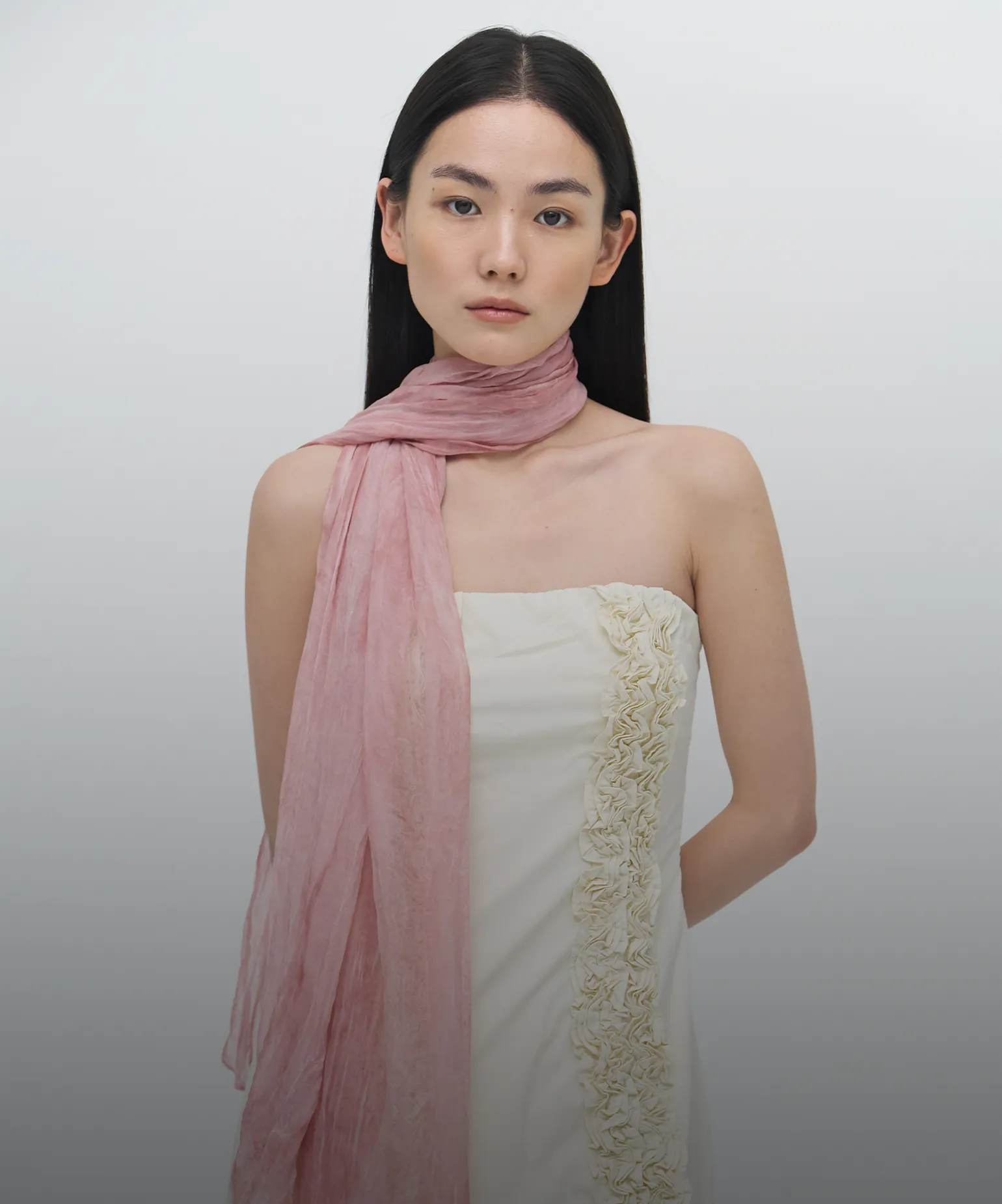 목에 두르는 우아함