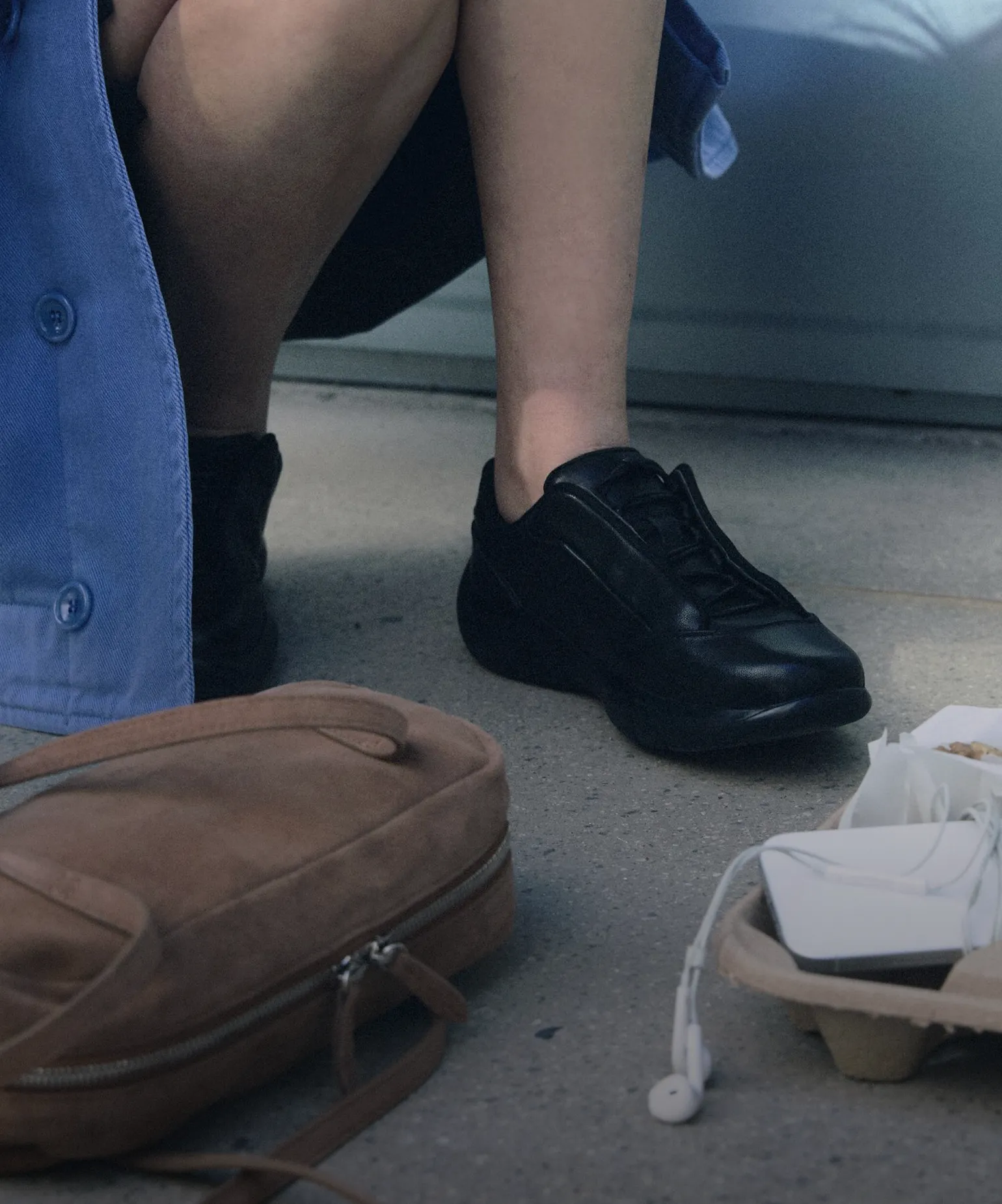 봄을 거니는 스니커즈