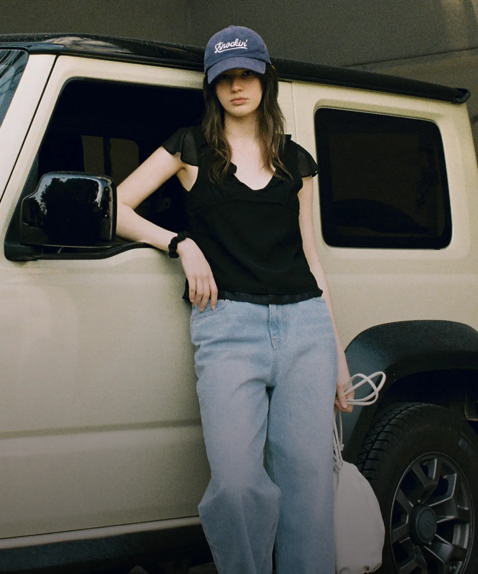 가볍게 흐르는 실루엣