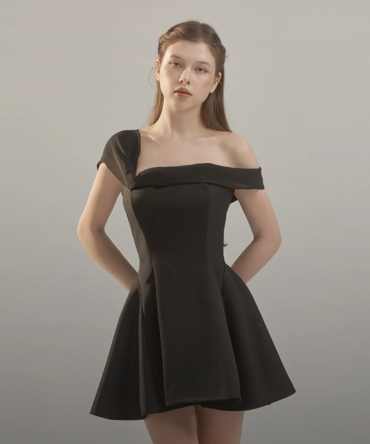 우아함이 머무는 실루엣