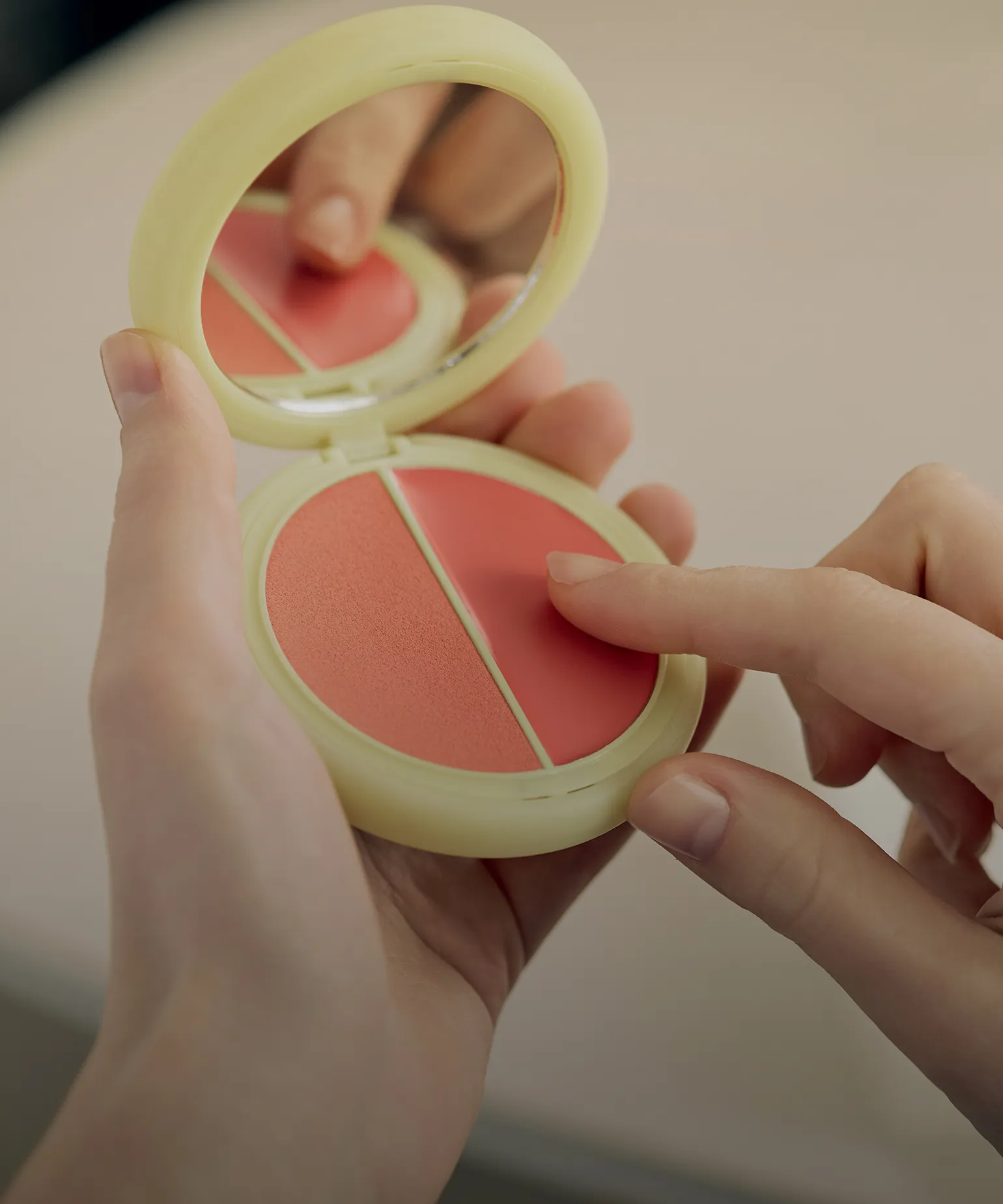 메이크업으로
봄 따라잡기