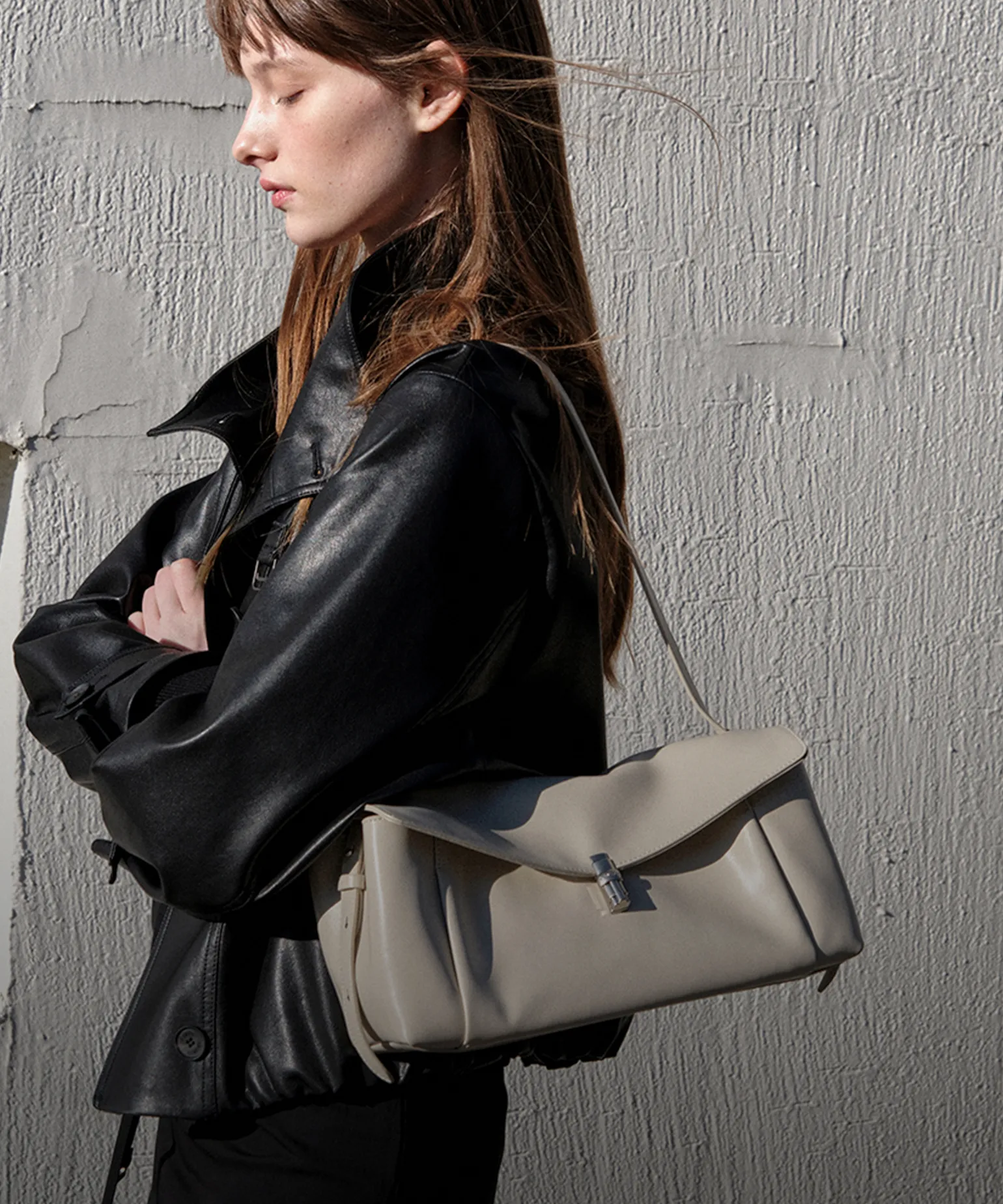 하객룩의
마지막 터치