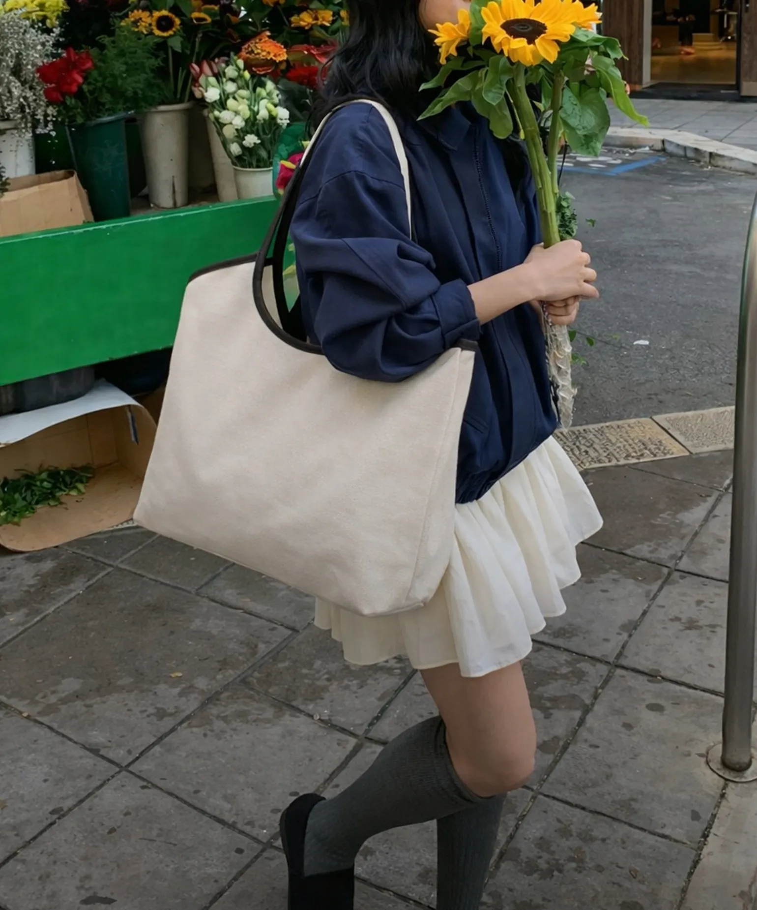 군더더기 없는 숄더백