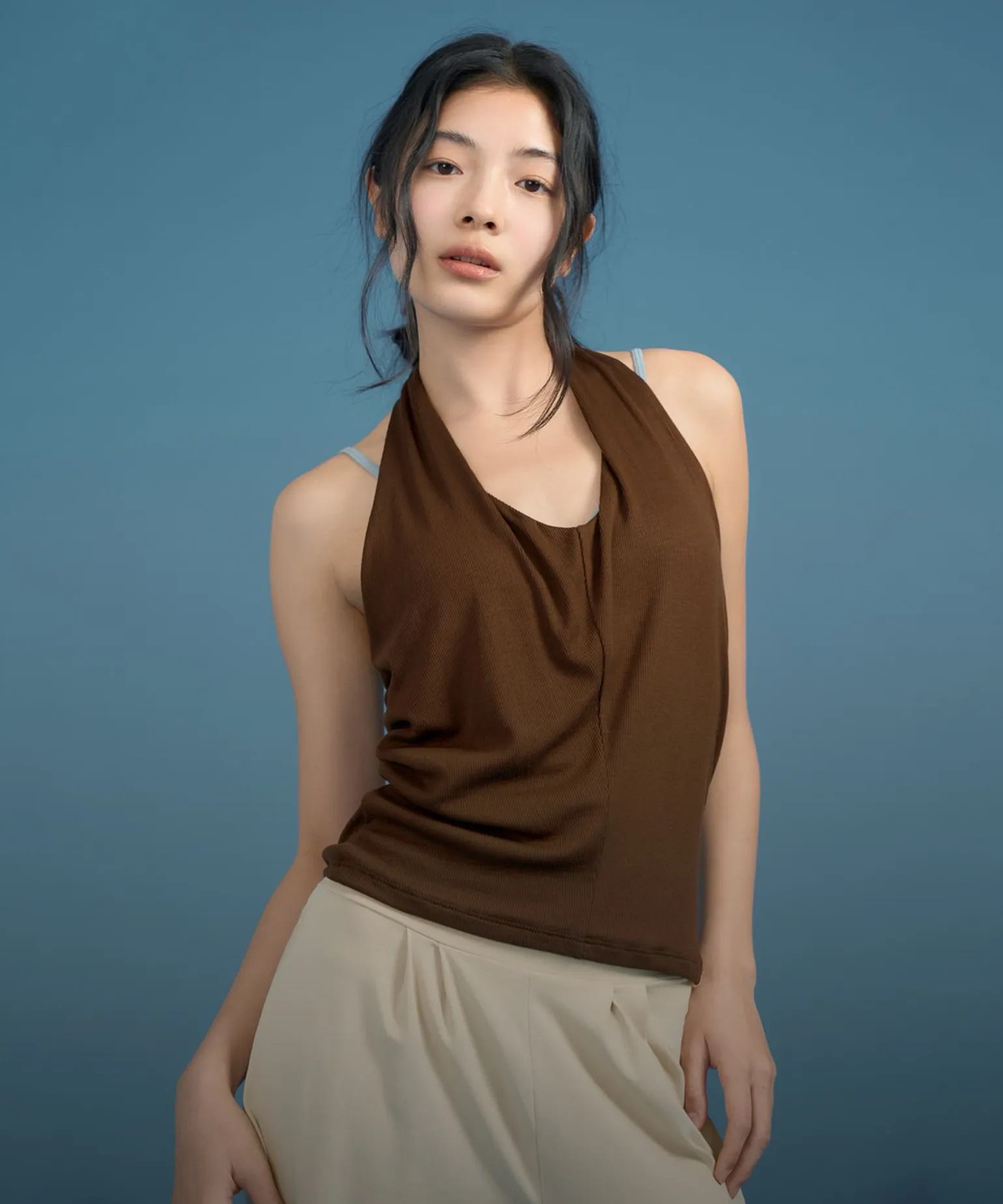 색이 먼저 움직이는
액티브 웨어