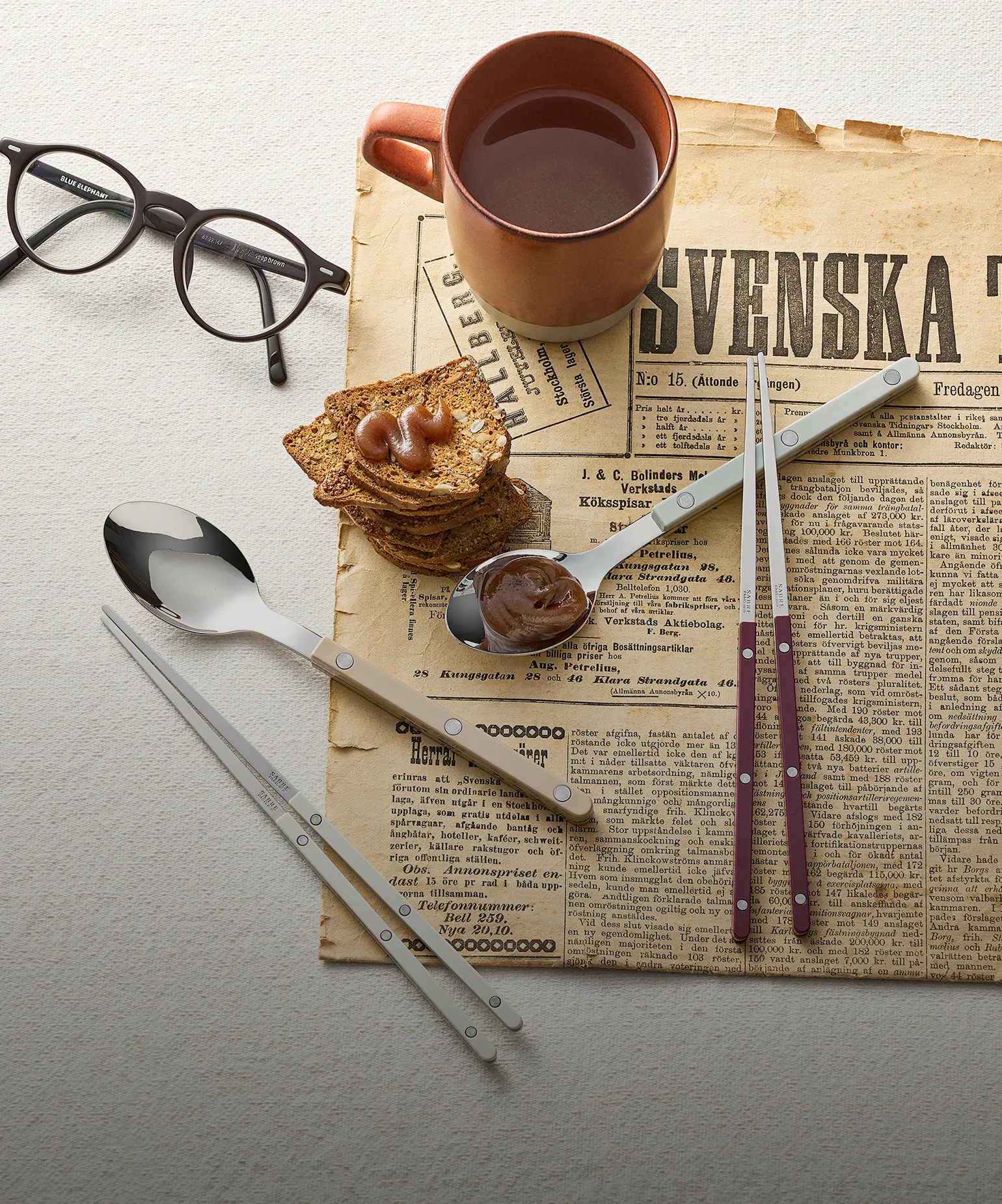 손에 잡히는
파리 감성