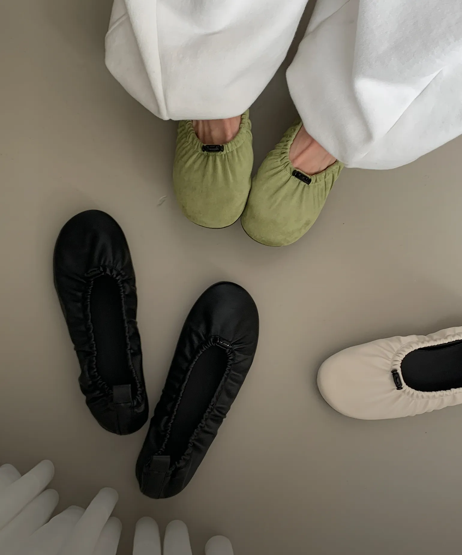 하루 종일 편안한
플랫 슈즈