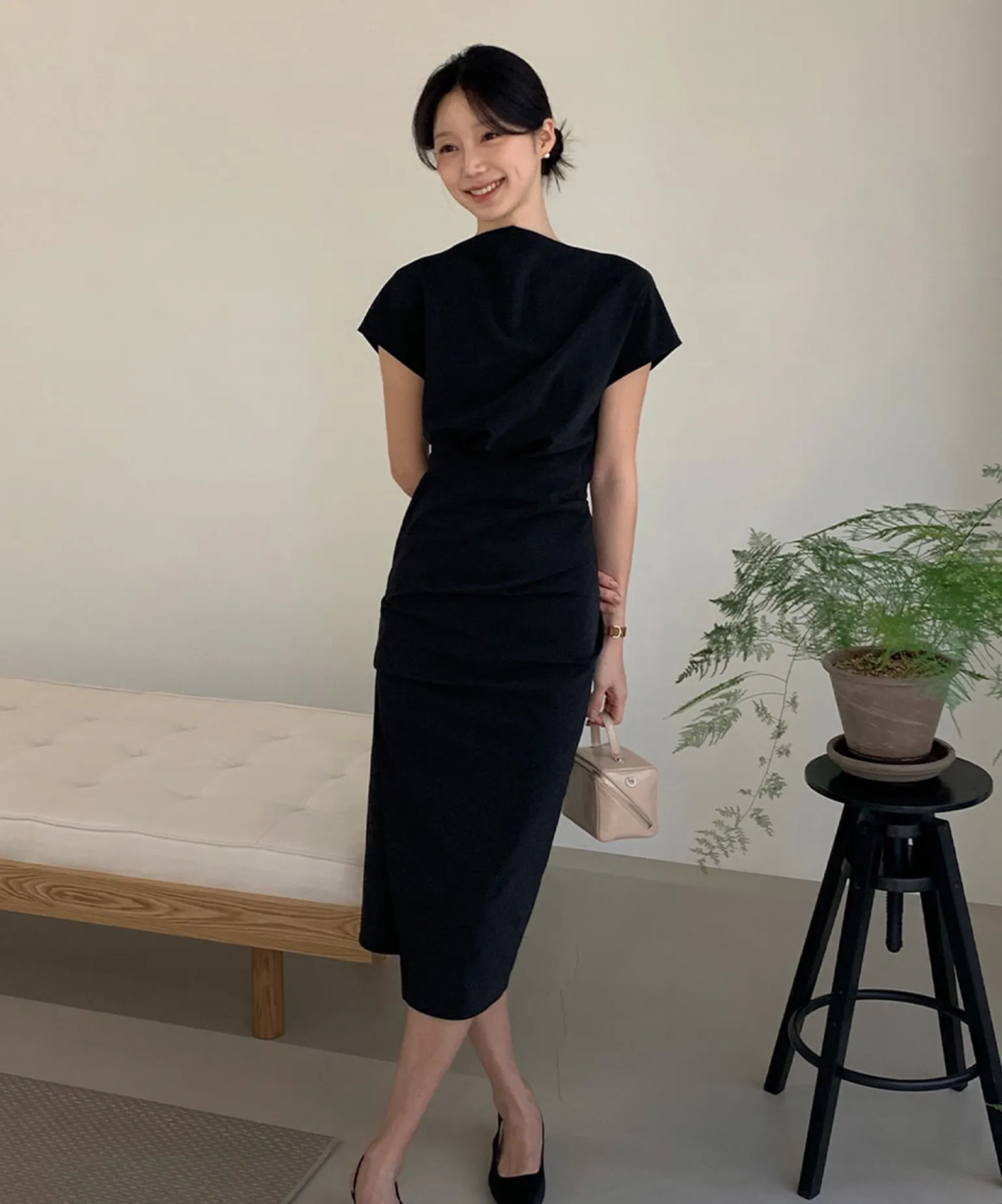 품격을 더한 하객룩