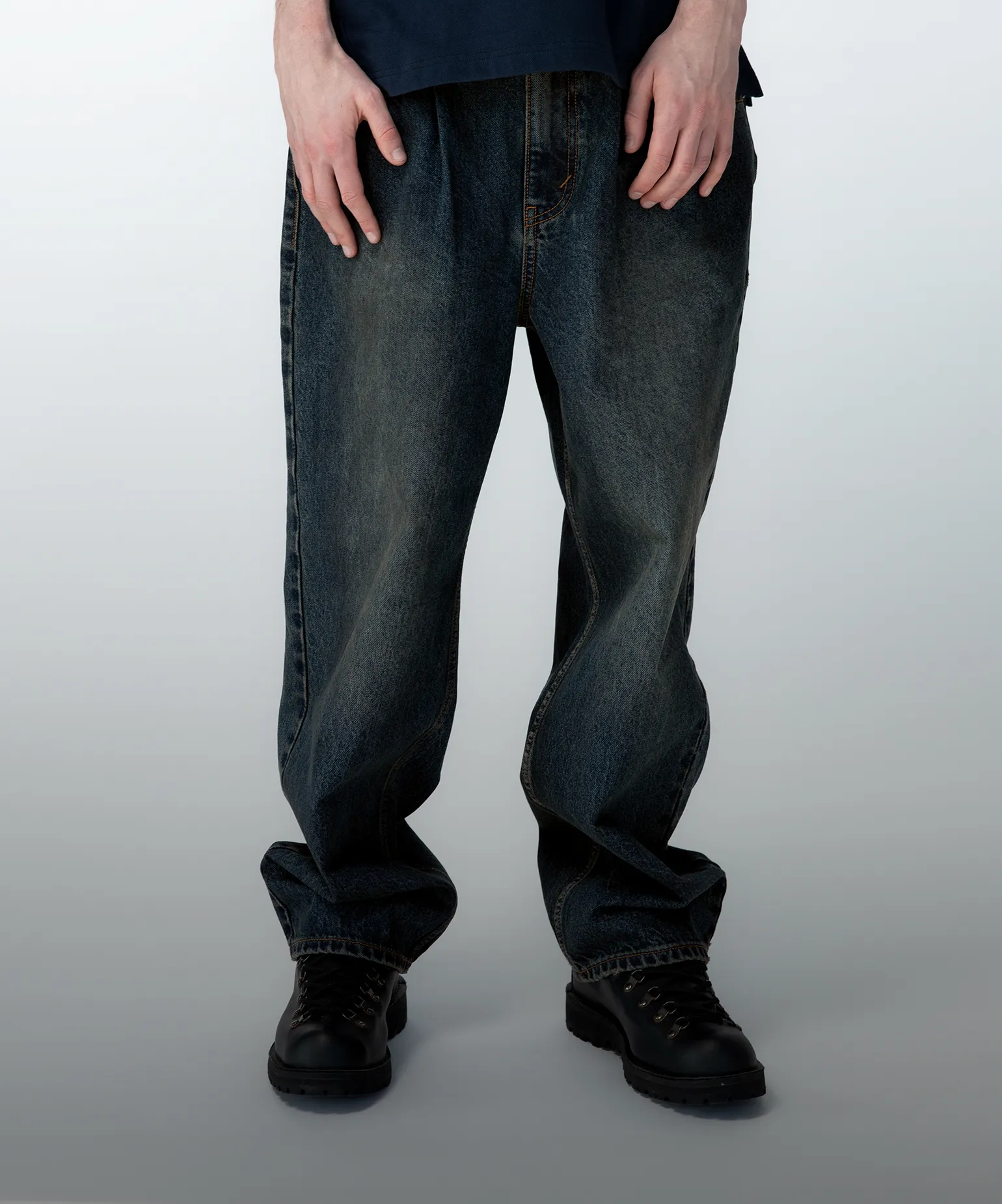 데님으로 완성한
스트리트 무드