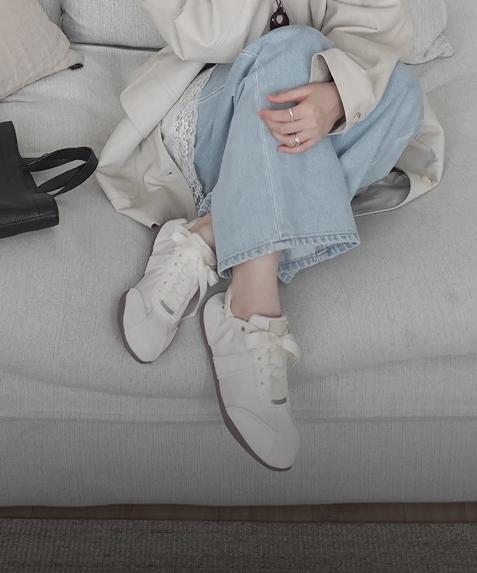 꾹 눌러 담은 실루엣