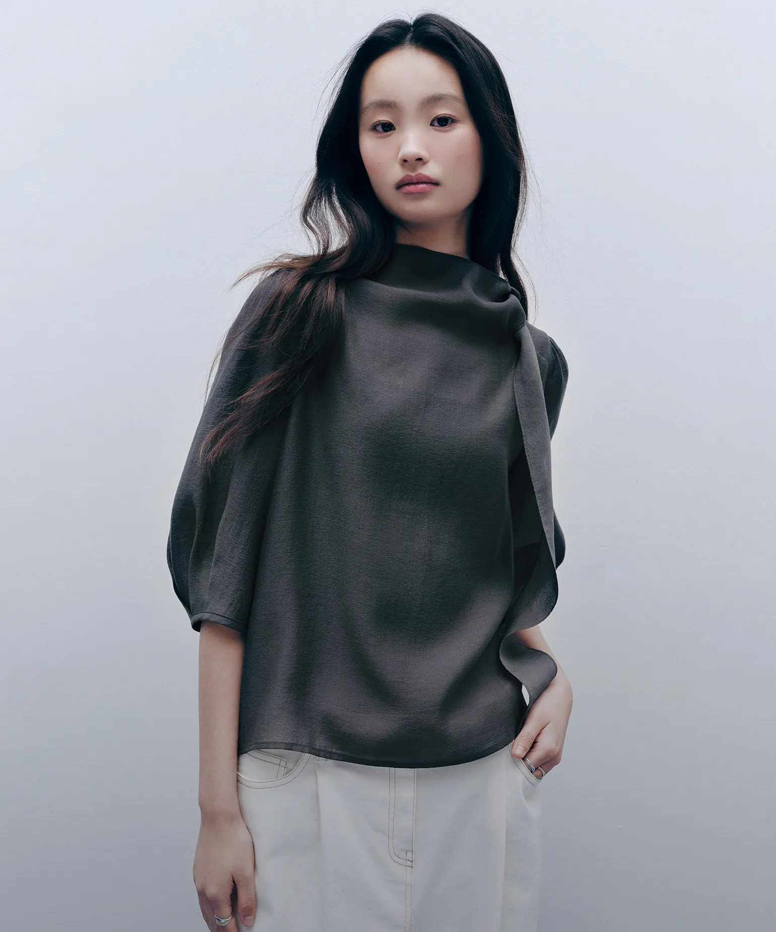 우아함을 머금은 신상