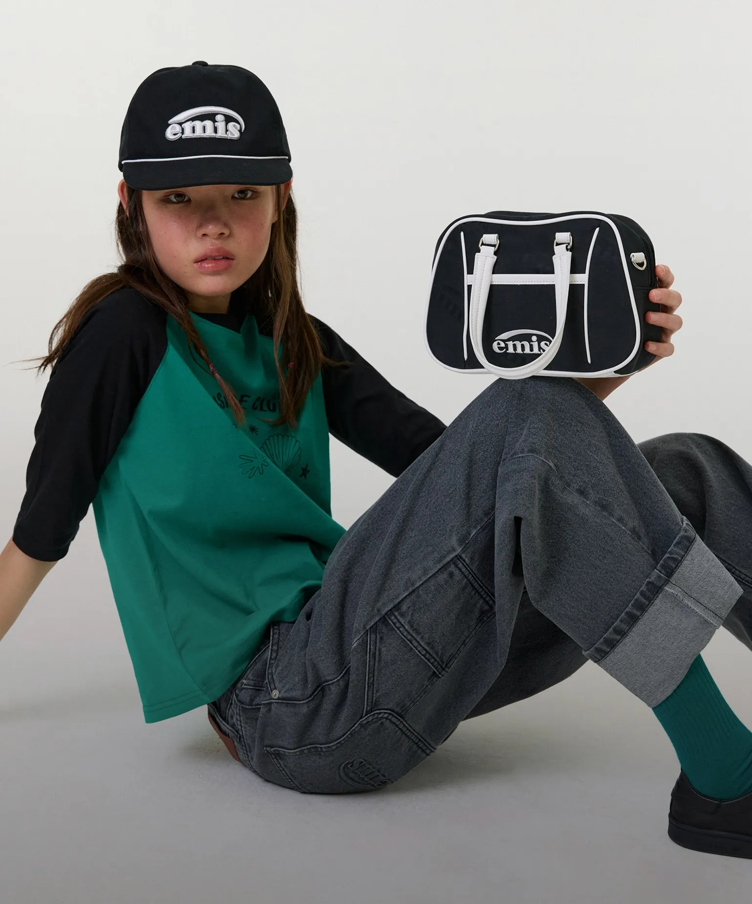 미니멀에
키치 한 방울