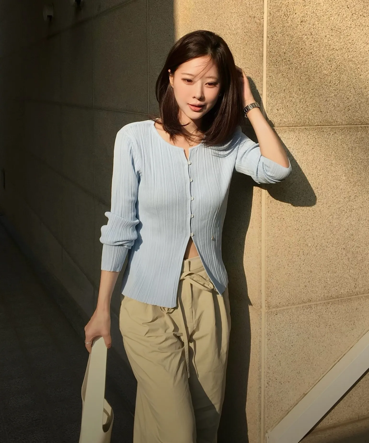 우아하게 정리한 실루엣